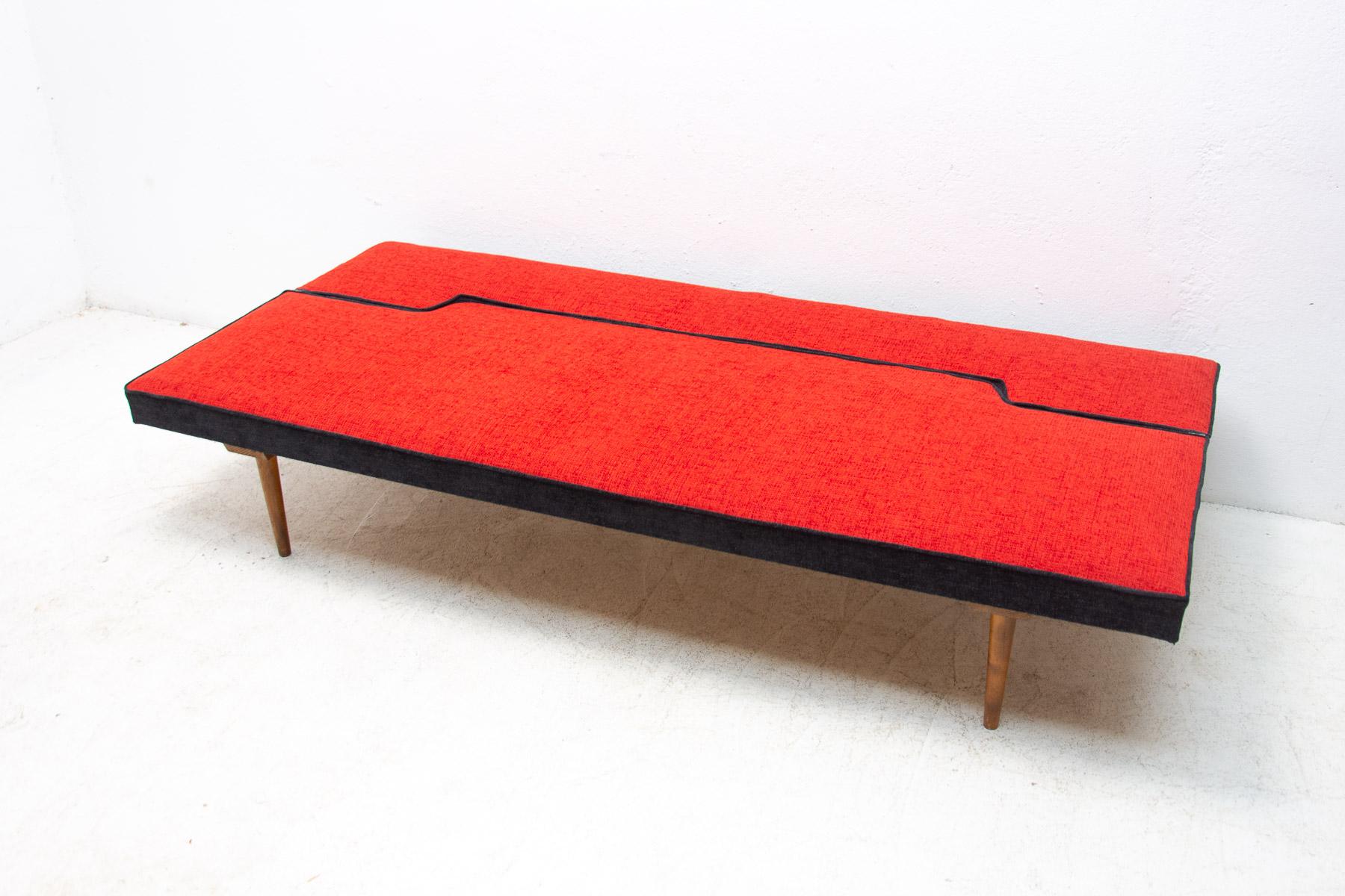 Reupholstered Folding Daybed by Miroslav Navrátil, 1960's, Czechoslovakia For Sale 5