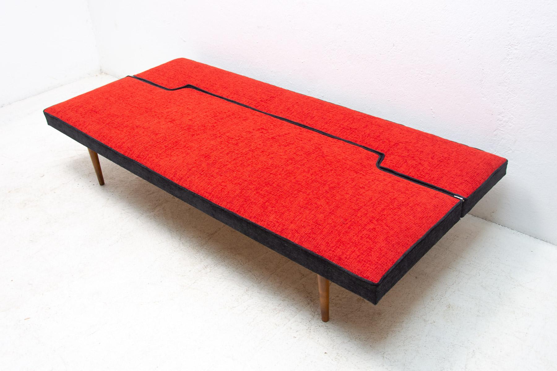 Reupholstered Folding Daybed by Miroslav Navrátil, 1960's, Czechoslovakia For Sale 6