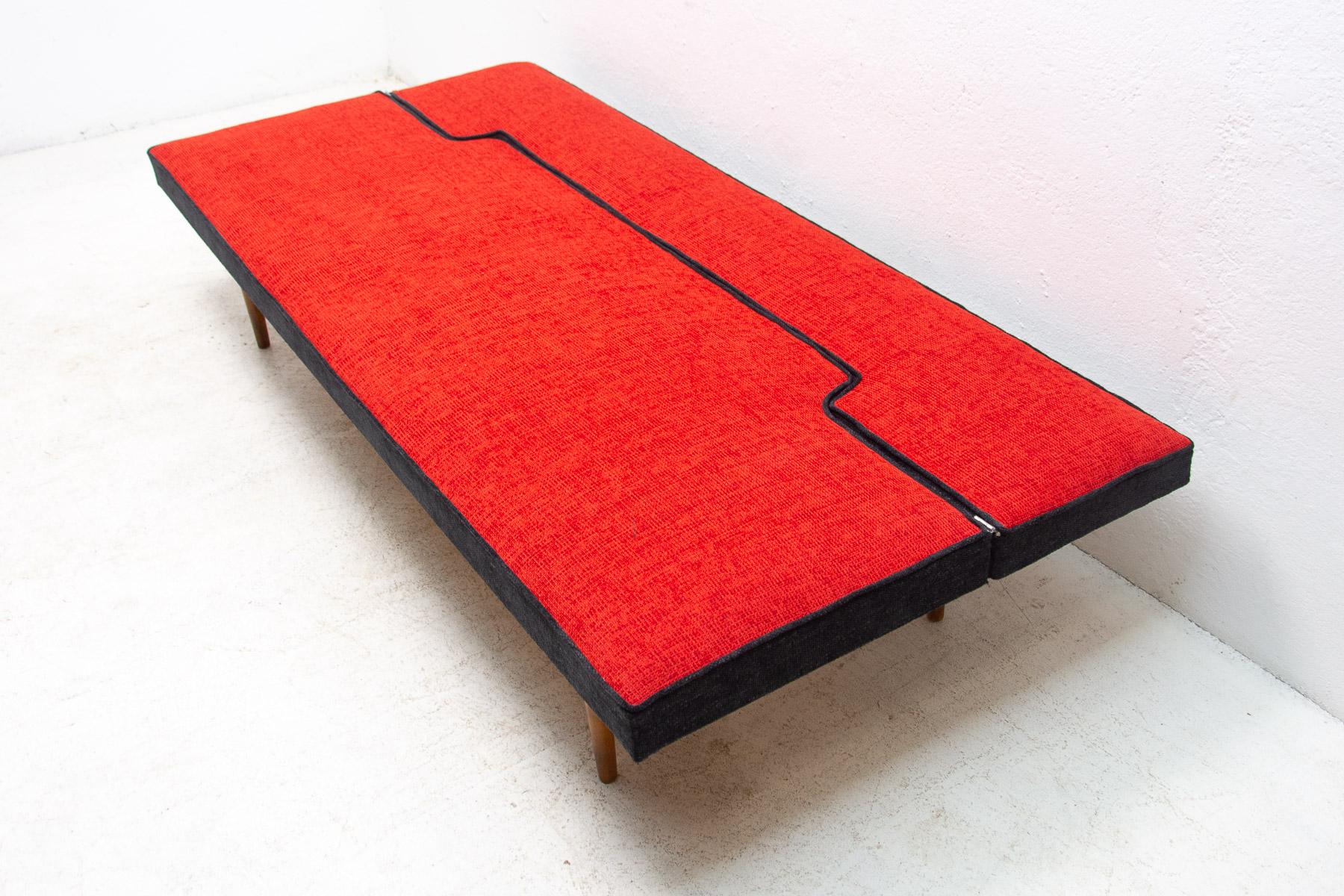 Reupholstered Folding Daybed by Miroslav Navrátil, 1960's, Czechoslovakia For Sale 7