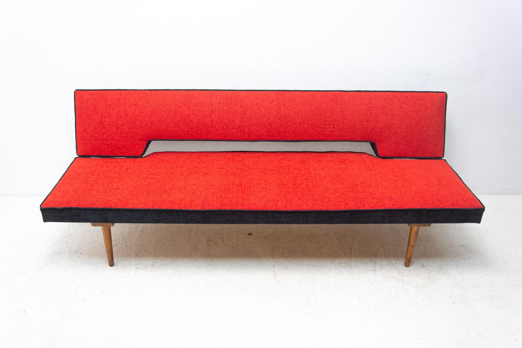 Reupholstered Folding Daybed by Miroslav Navrátil, 1960's, Czechoslovakia For Sale 10