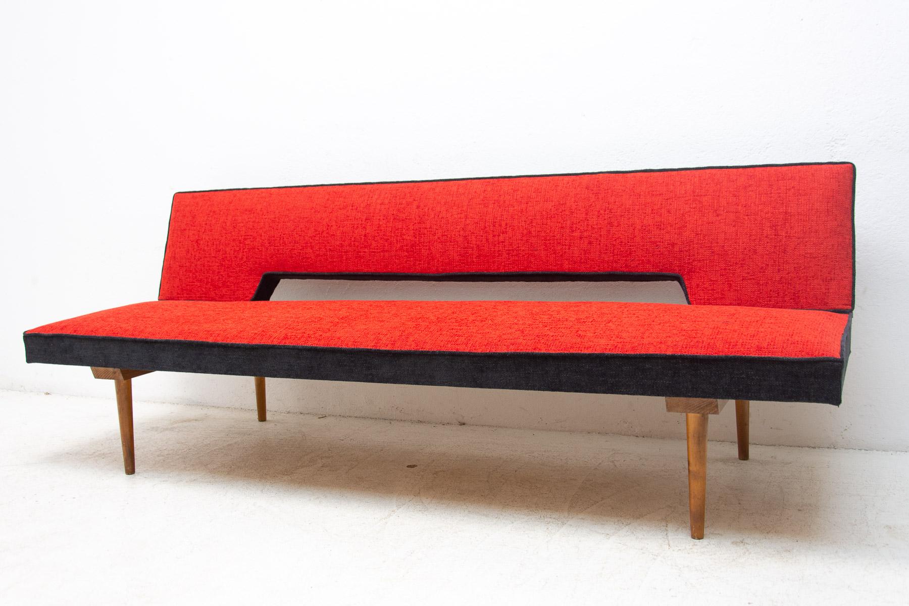 Reupholstered Folding Daybed by Miroslav Navrátil, 1960's, Czechoslovakia For Sale 12