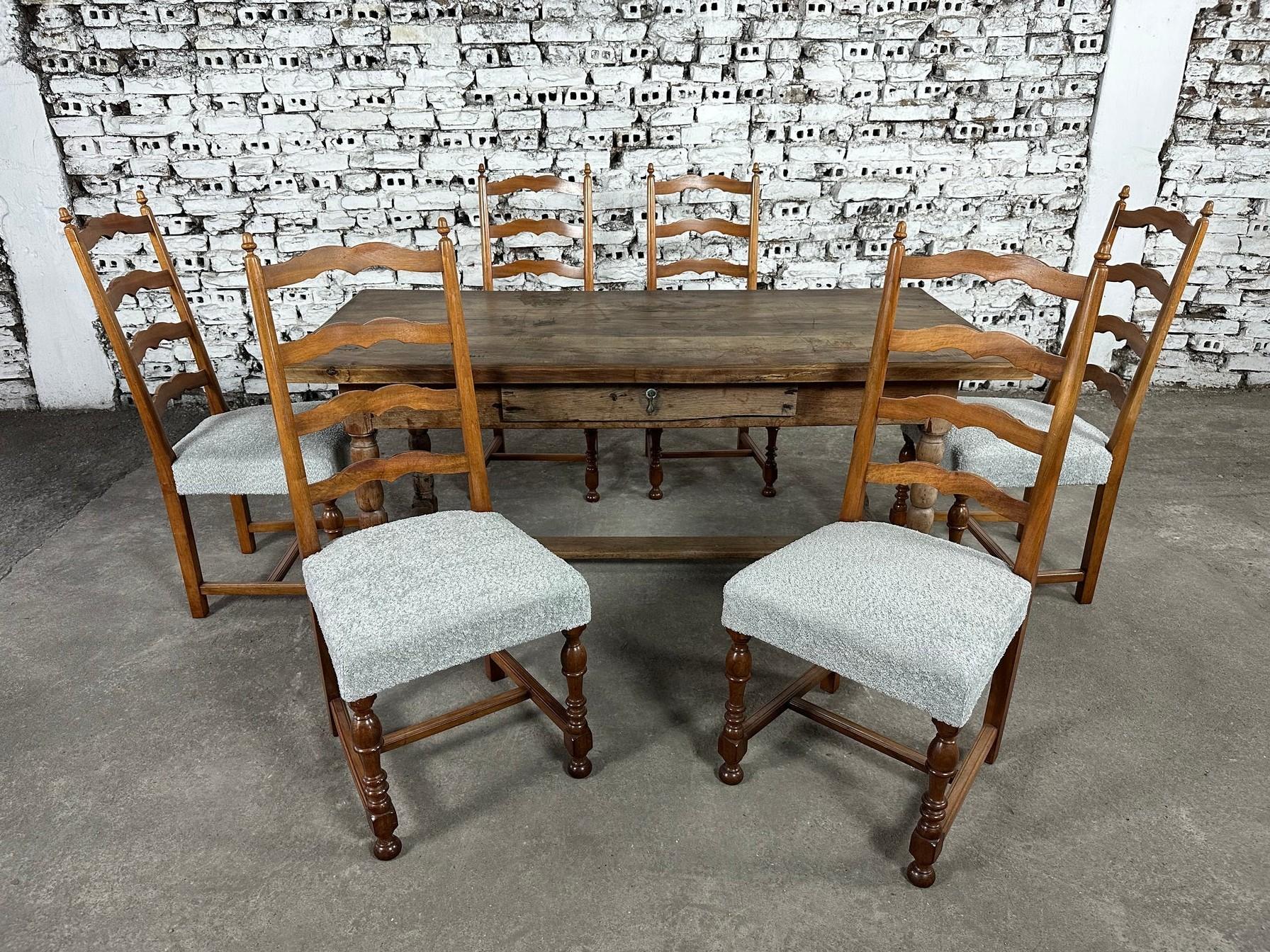 Reupholstered French Country Ladder Back Dining Chairs - Set of 6 im Zustand „Gut“ im Angebot in Bridgeport, CT