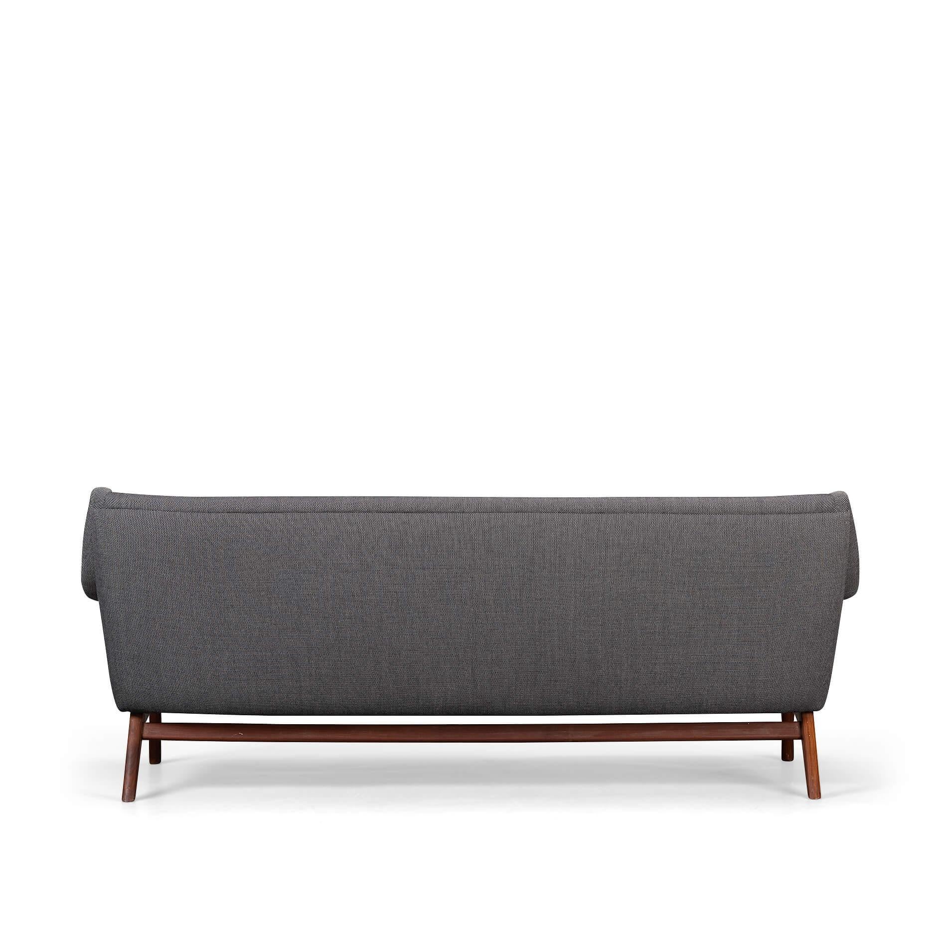 Neu gepolstertes graues 3-Sitz-Sofa von Johannes Andersen für CFC Silkeborg, 1960er Jahre im Zustand „Gut“ im Angebot in Elshout, NL