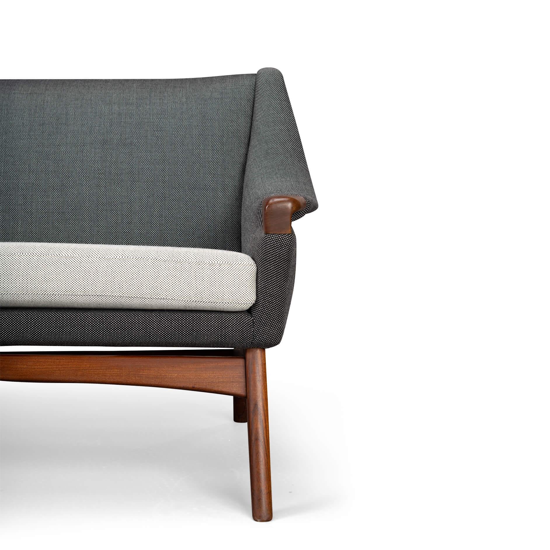 Neu gepolstertes graues 3-Sitz-Sofa von Johannes Andersen für CFC Silkeborg, 1960er Jahre (Stoff) im Angebot