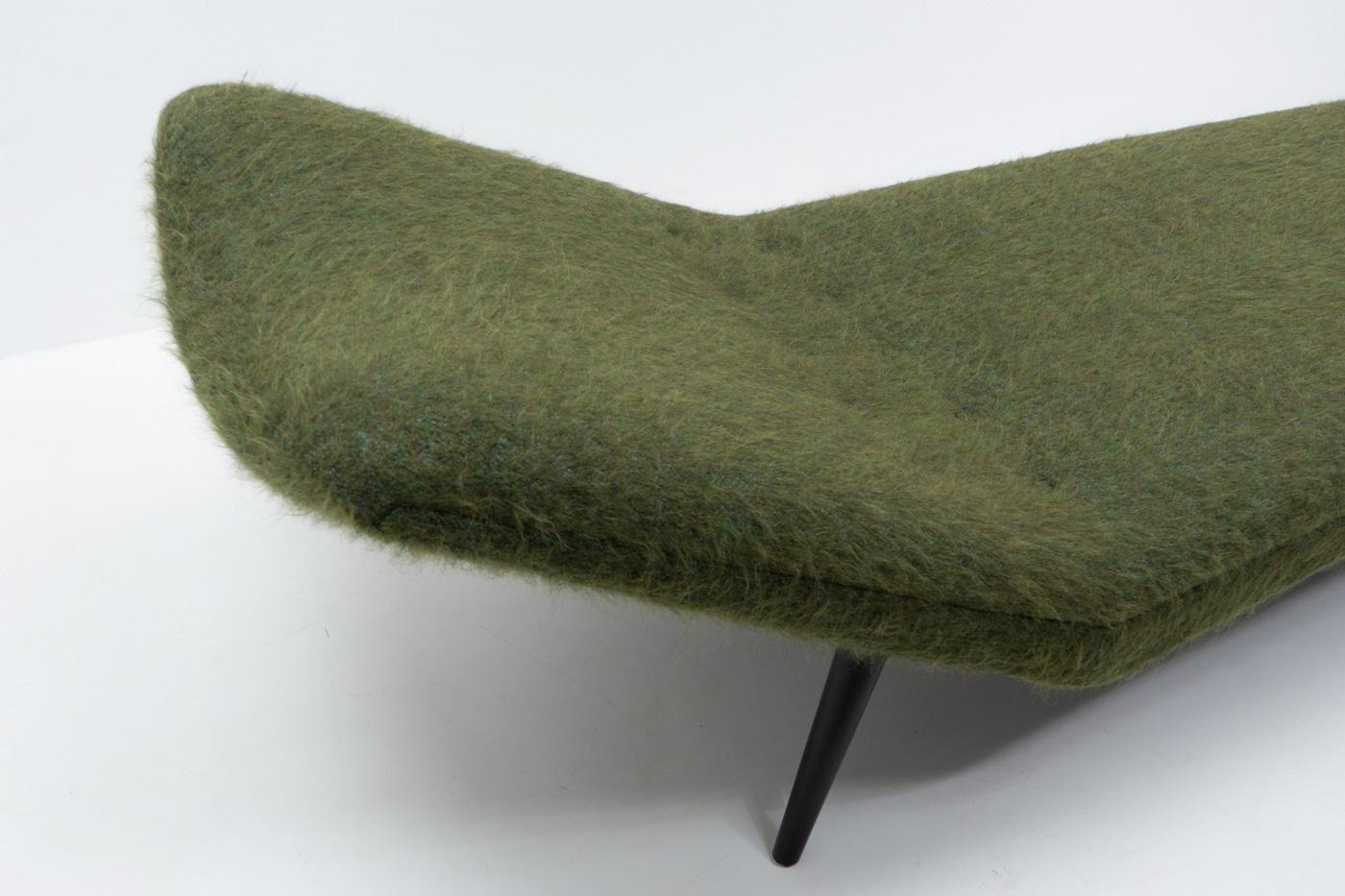 Reupholstered in Pierre Frey Yeti - Daybed by Theo Ruth for Artifort, 1950s For Sale 3