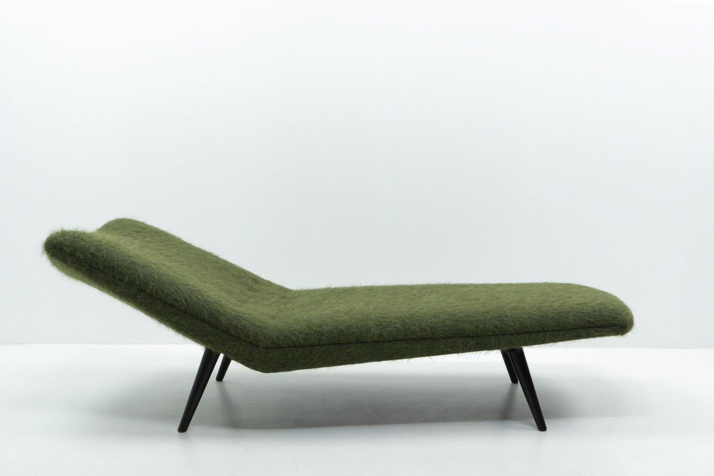 Mid-Century Modern Reupholstered in Pierre Frey Yeti - Daybed by Theo Ruth for Artifort, 1950s For Sale