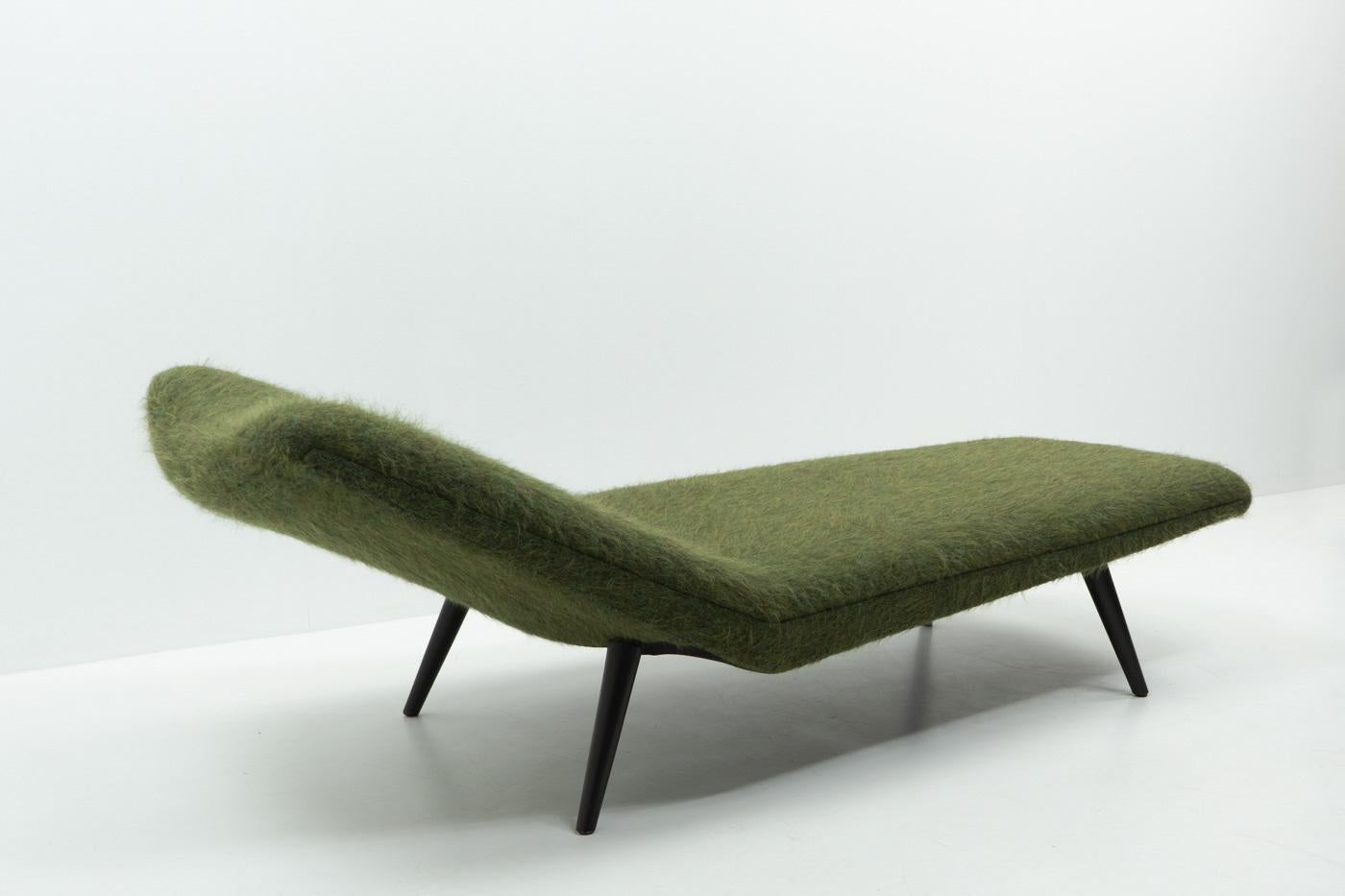 Dutch Reupholstered in Pierre Frey Yeti - Daybed by Theo Ruth for Artifort, 1950s