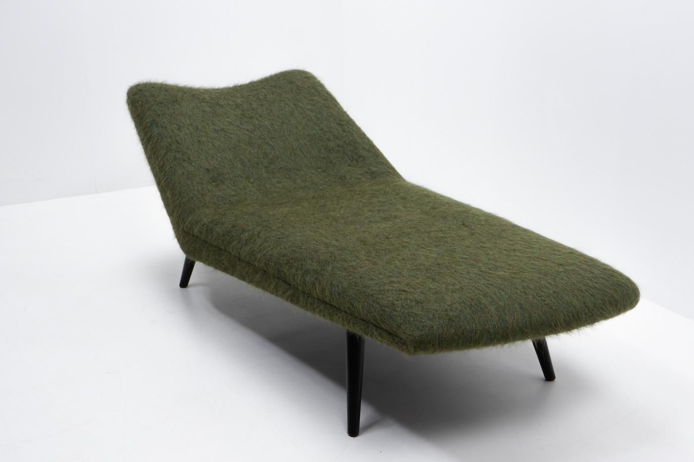 Fabric Reupholstered in Pierre Frey Yeti - Daybed by Theo Ruth for Artifort, 1950s For Sale