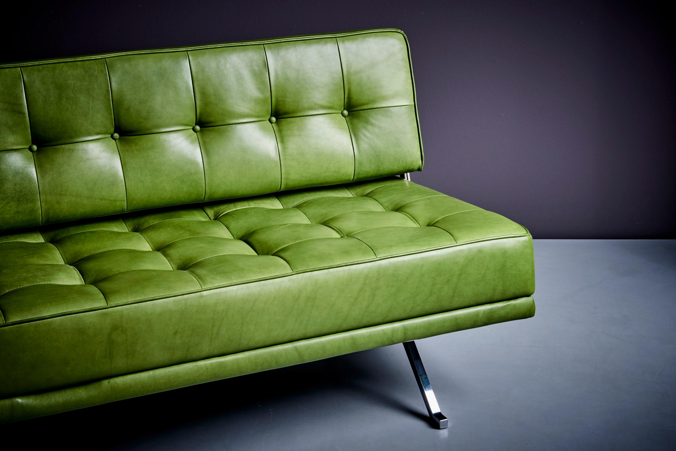 Reupholstered Johannes Spalt Sofa Daybed for Wittmann, 1960s in green leather  For Sale 2