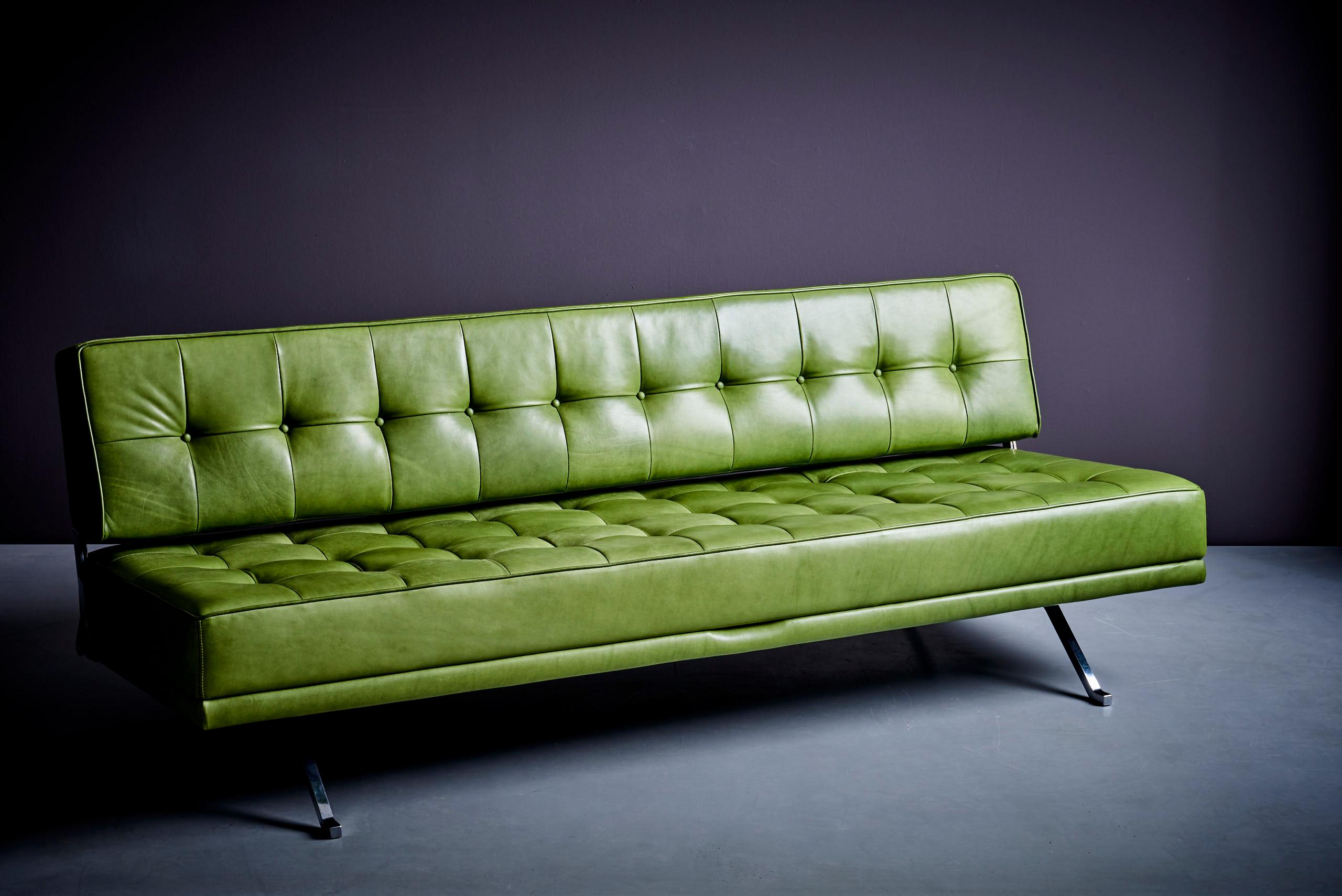 Reupholstered Johannes Spalt Sofa Daybed for Wittmann, 1960s in green leather  For Sale 8
