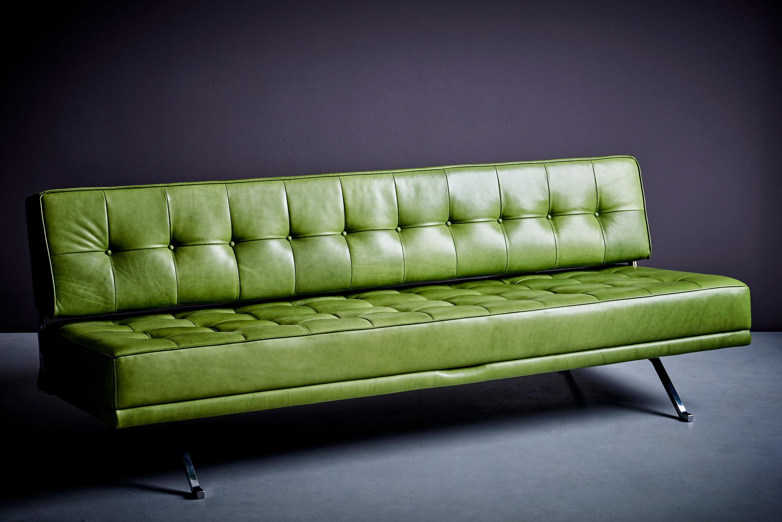 Mid-20th Century Reupholstered Johannes Spalt Sofa Daybed for Wittmann, 1960s in green leather  For Sale