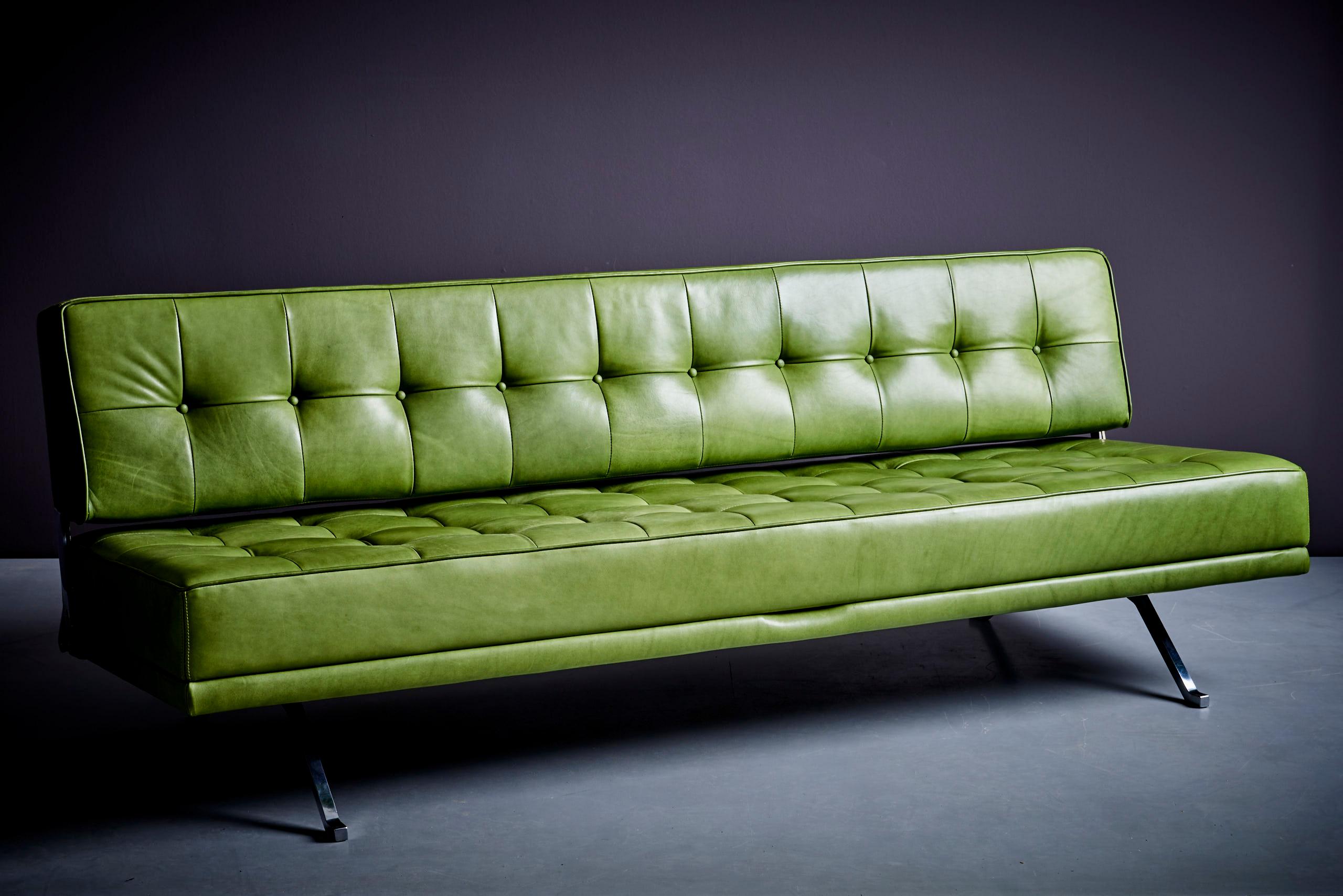 Reupholstered Johannes Spalt Sofa Daybed for Wittmann, 1960s in green leather  For Sale 1