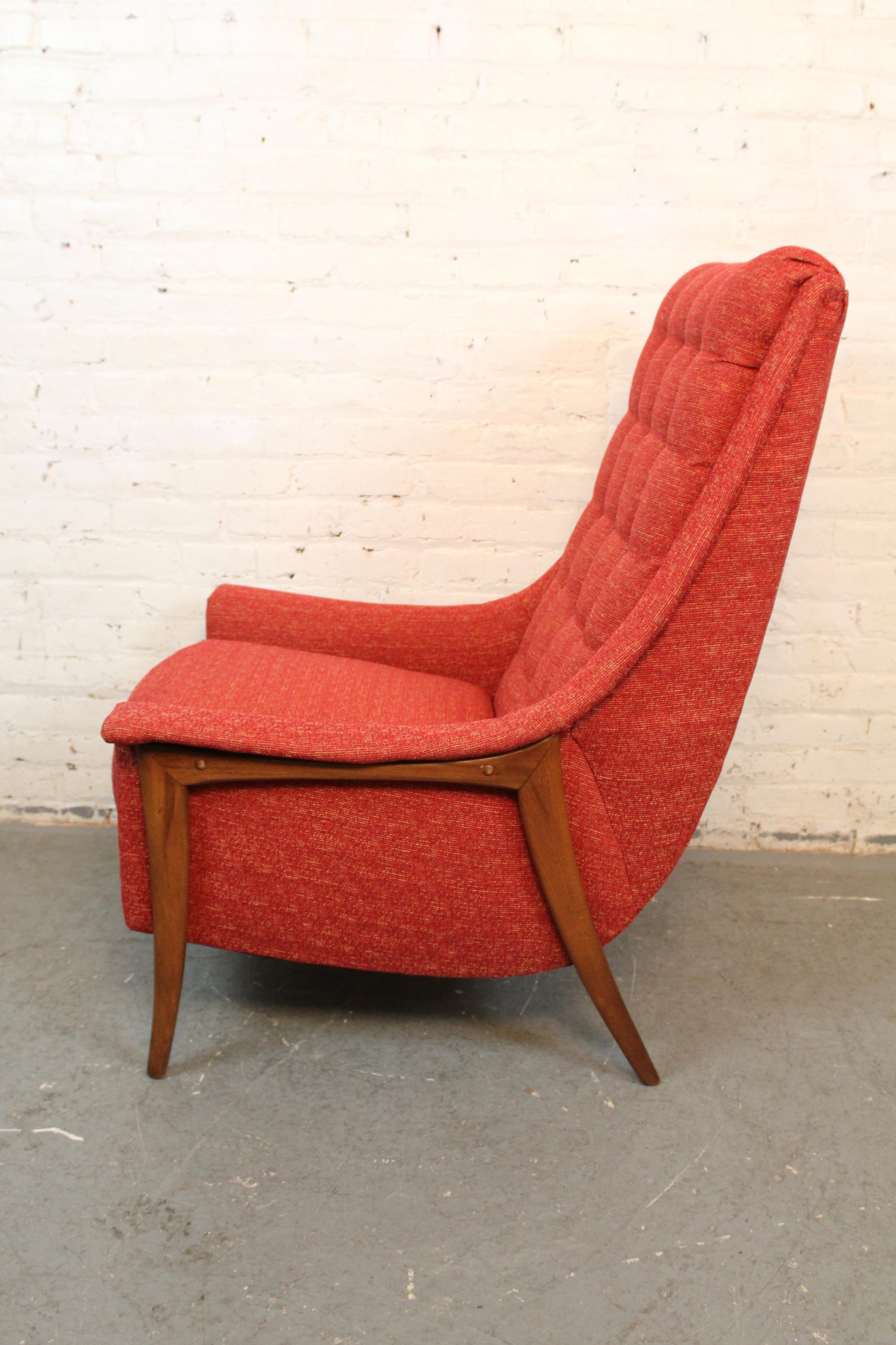 Embrace both the fashion and function of genuine mid-century modernism with this excellent tufted lounge chair by Kroehler Manufacturing Co. of Naperville, Illinois. Balancing robust American construction with elegant Scandinavian design influence,