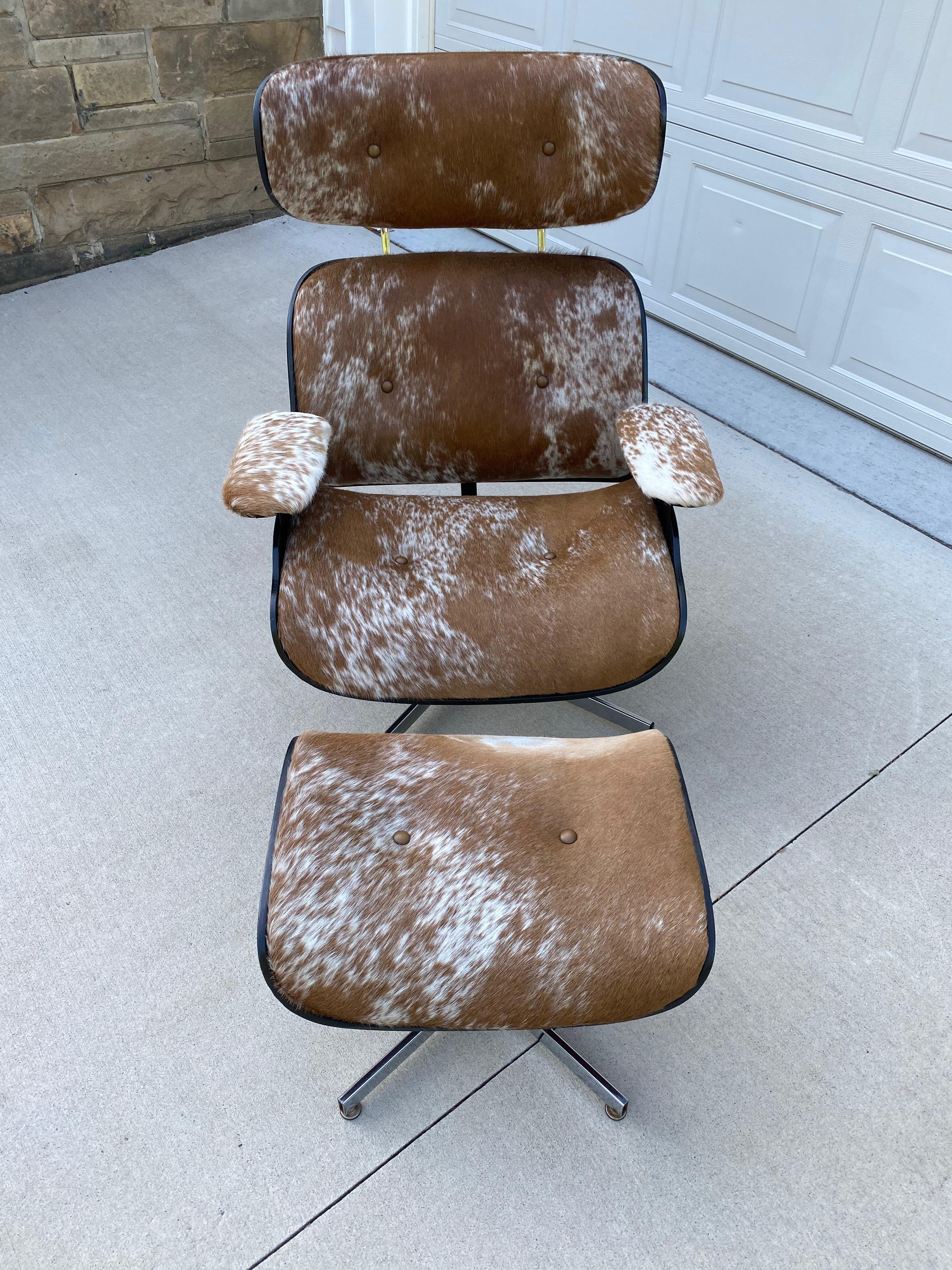 Reupholstered Mcm Lounge Chair Set in Cowhide For Sale 2