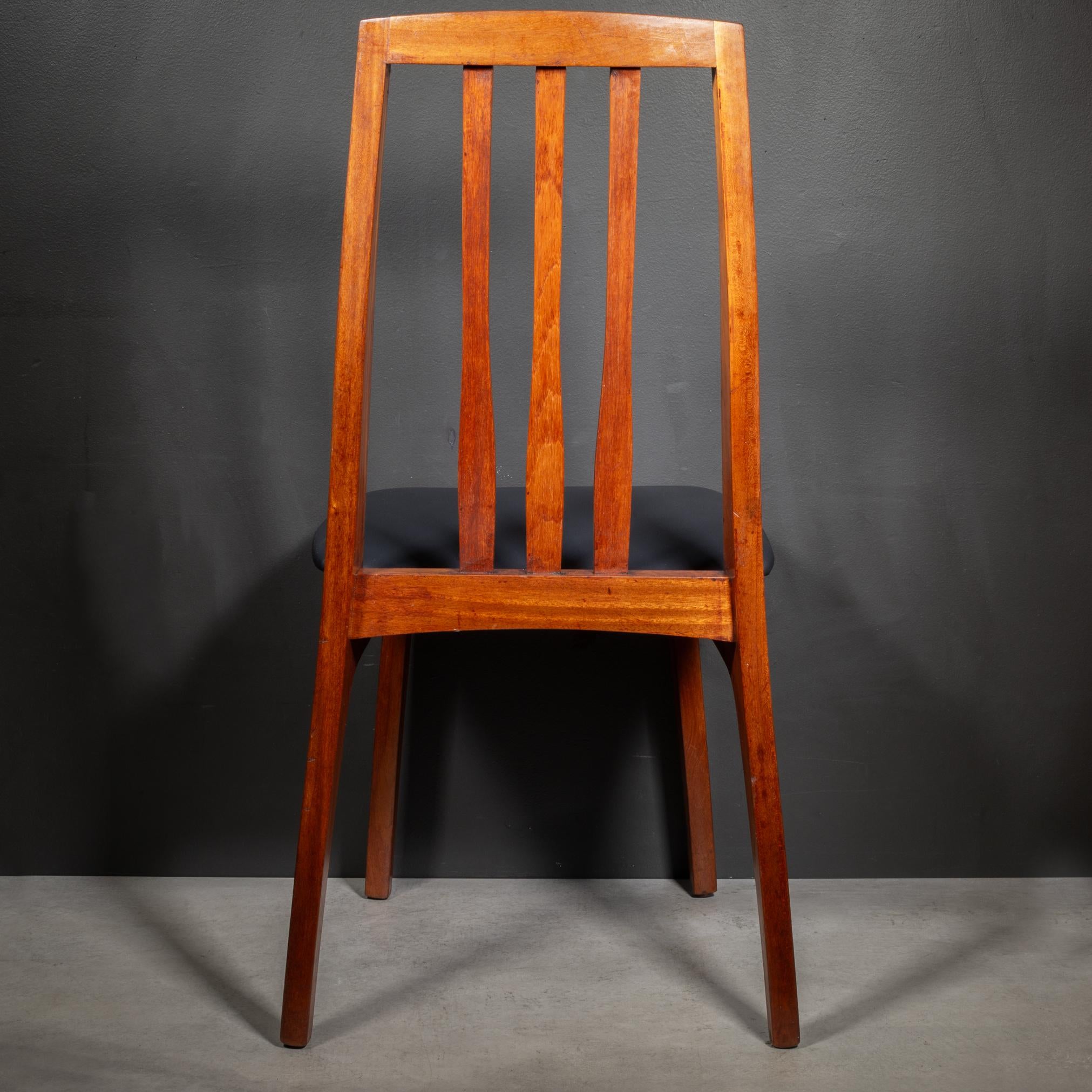 Sedie da pranzo danesi di metà secolo rivestite, c.1960 in vendita 10