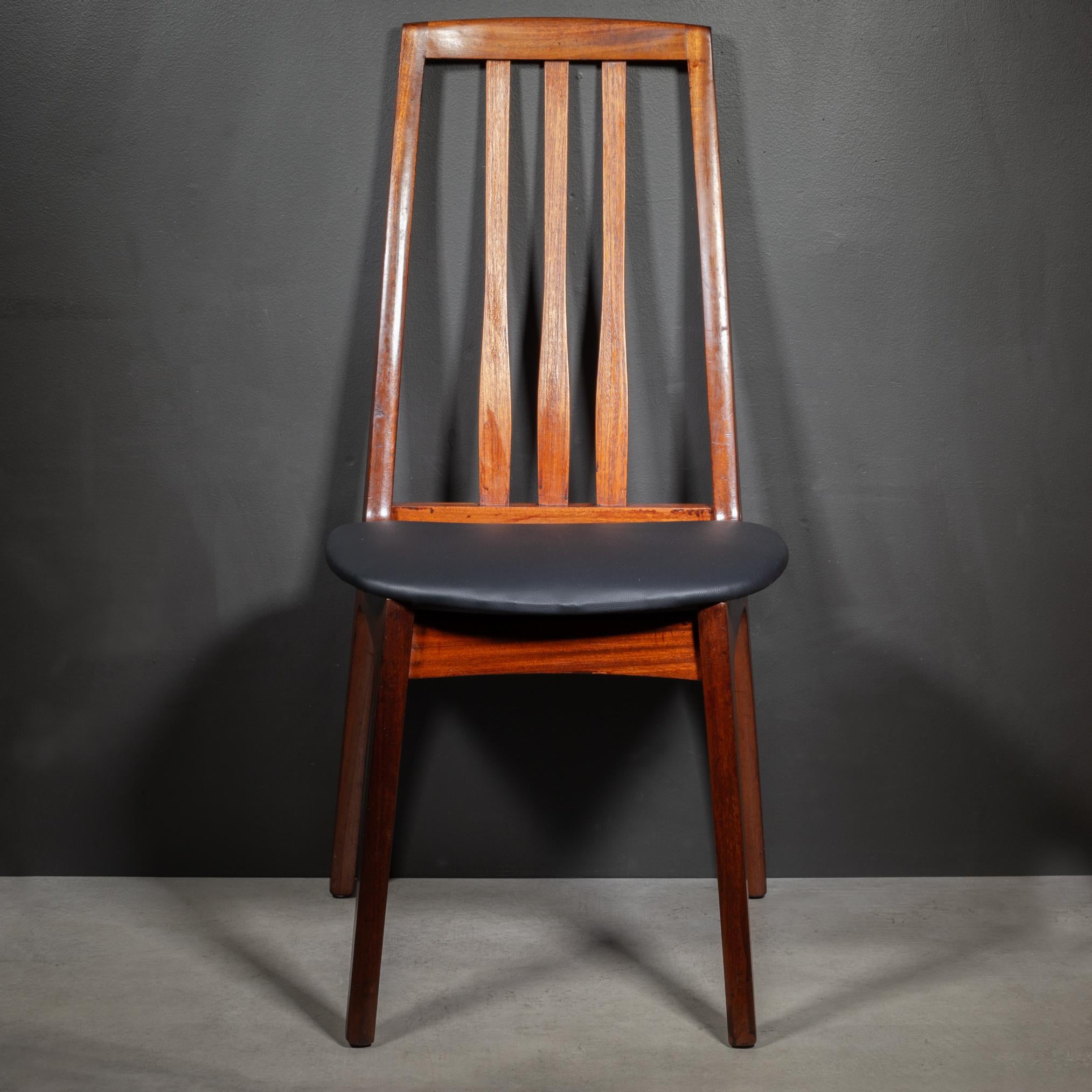 Mid-Century moderno Sedie da pranzo danesi di metà secolo rivestite, c.1960 in vendita