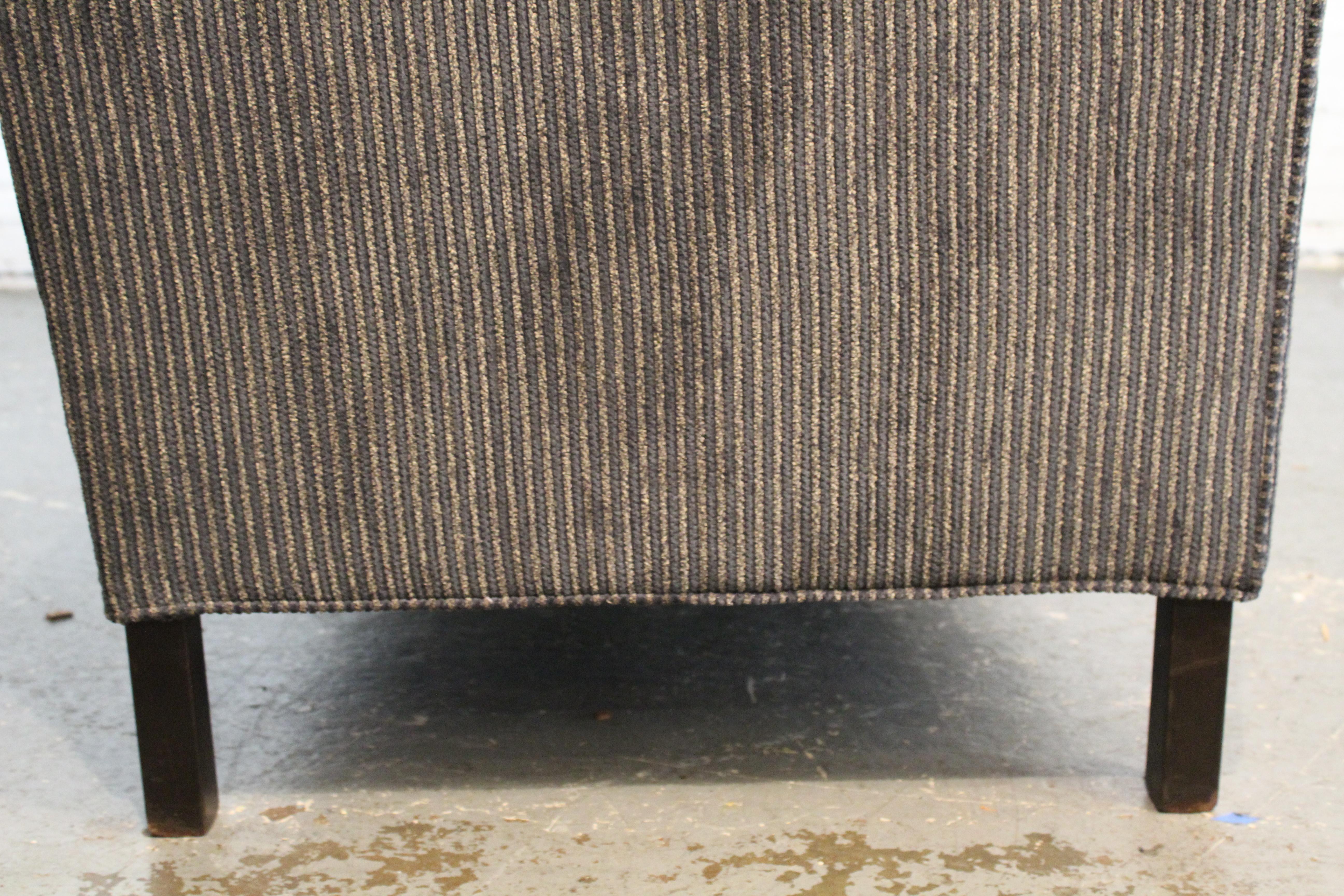 Neu gepolstertes Mid-Century Vintage Sofa im Angebot 7