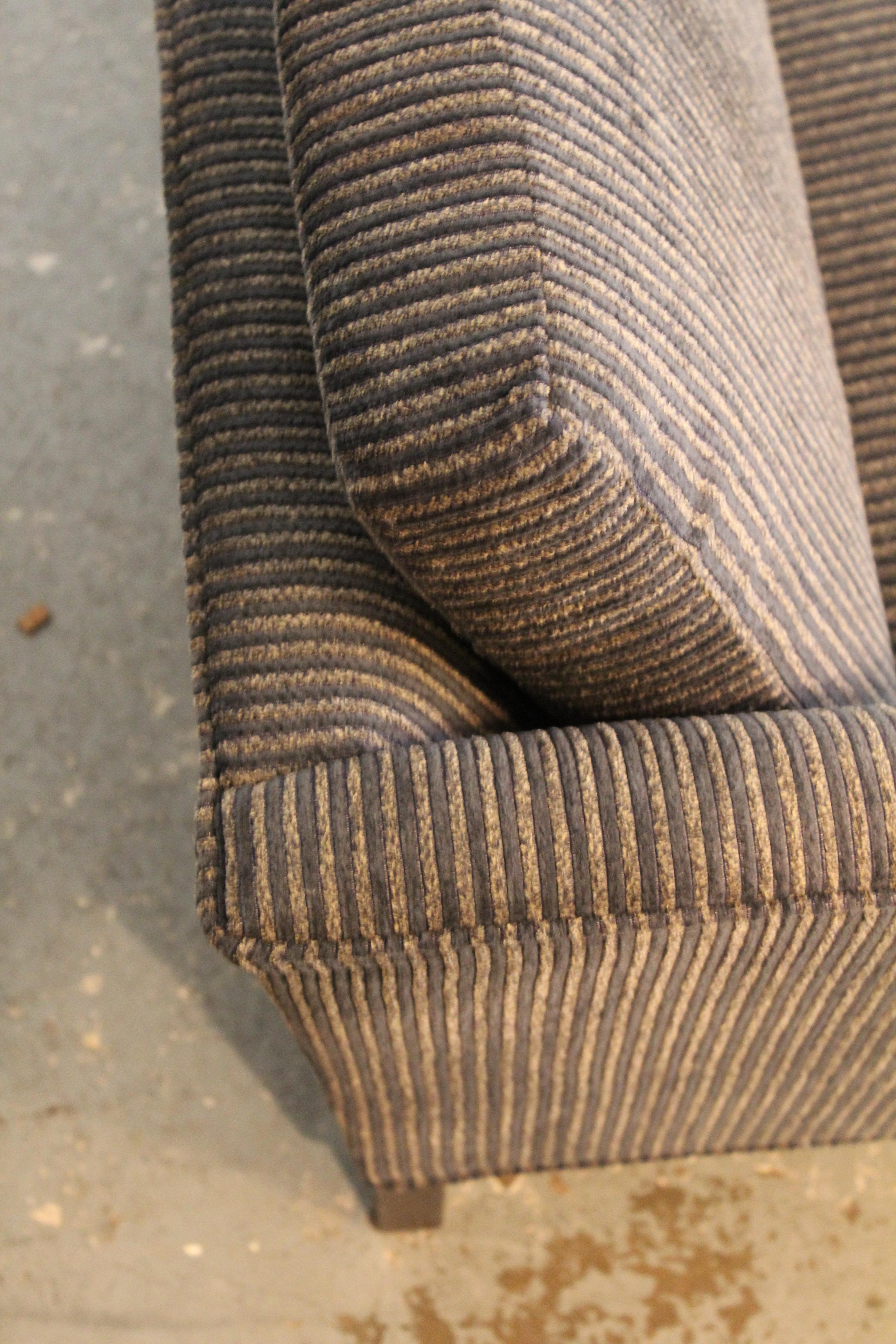Neu gepolstertes Mid-Century Vintage Sofa im Angebot 8