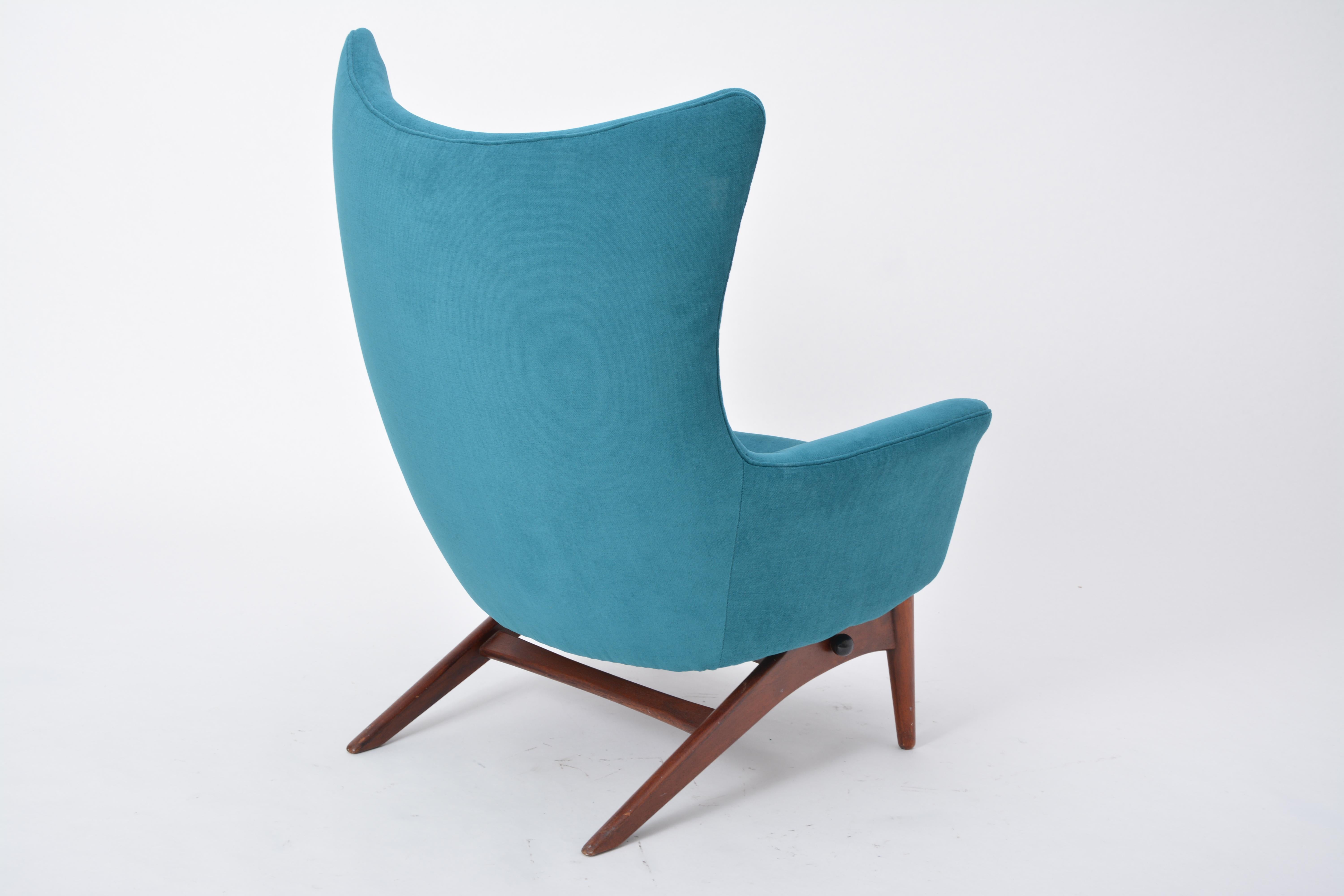 Teck Fauteuil inclinable danois du milieu du siècle dernier, retapissé et conçu par Henry Walter Klein en vente