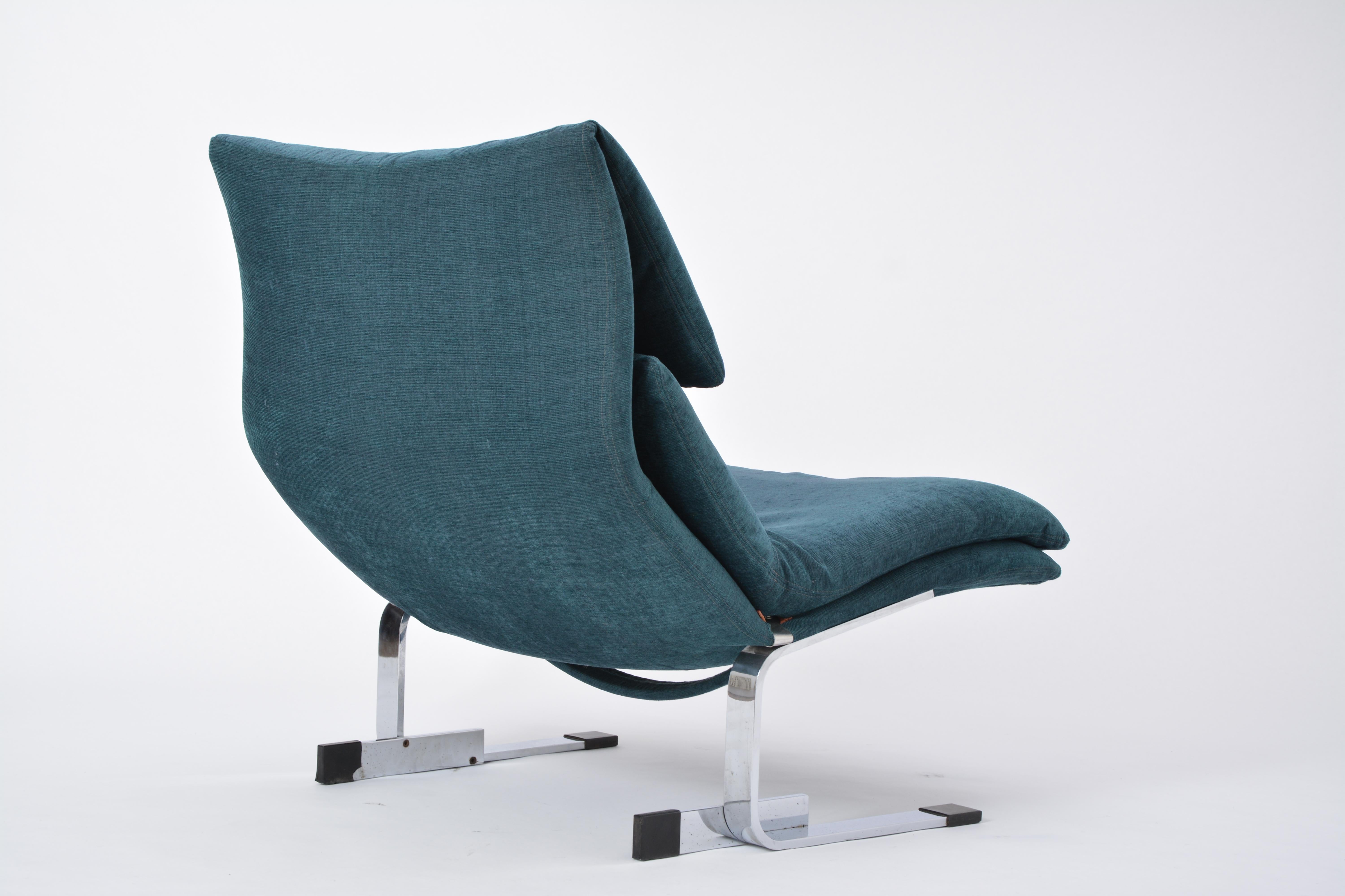 Reupholstered Post Modern Onda lounge chair by Giovanni Offredi for Saporiti In Good Condition In Berlin, DE