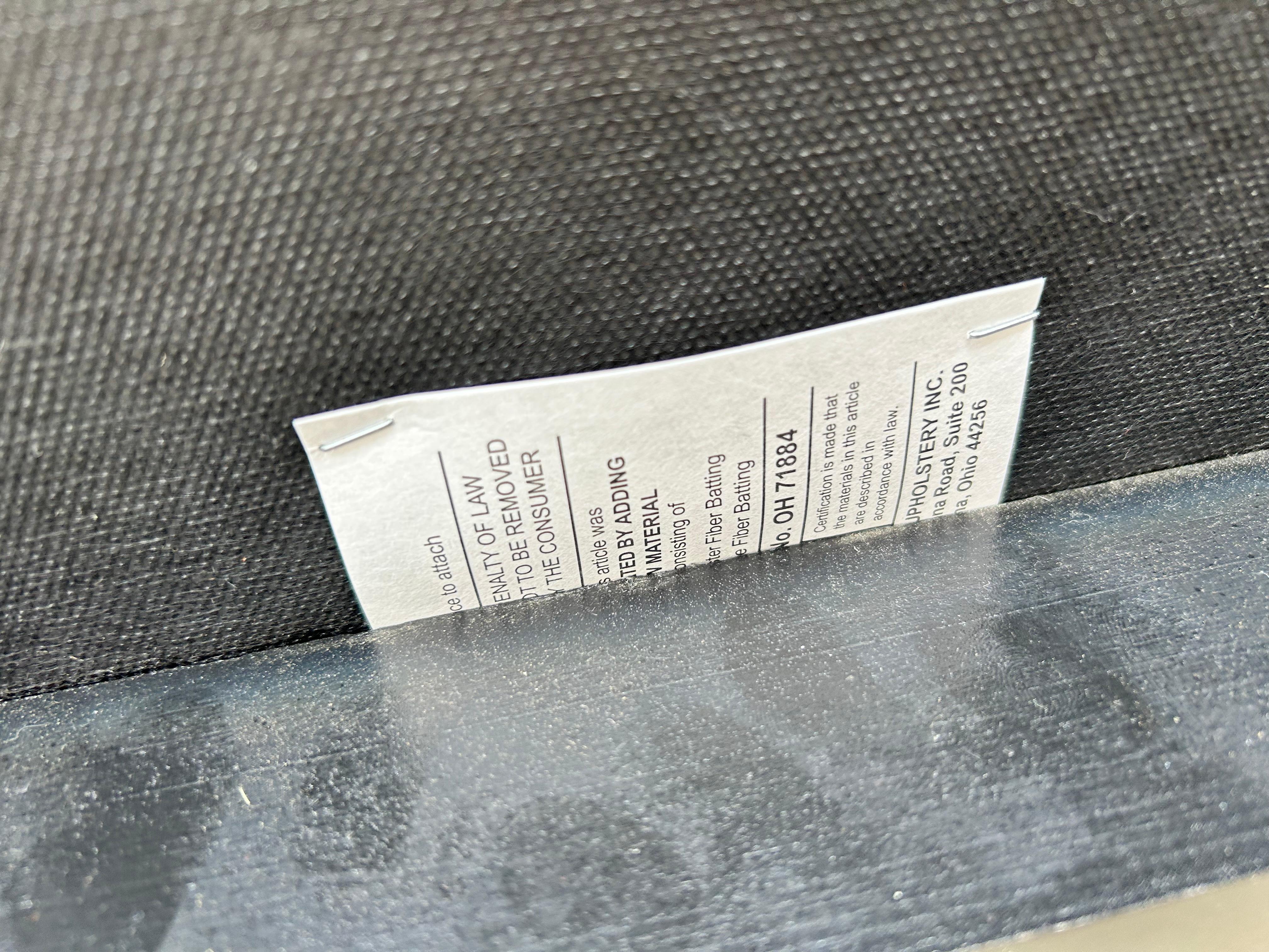 Neu gepolstertes Paar Armlehnstühle für Mastercraft (Messing) im Angebot