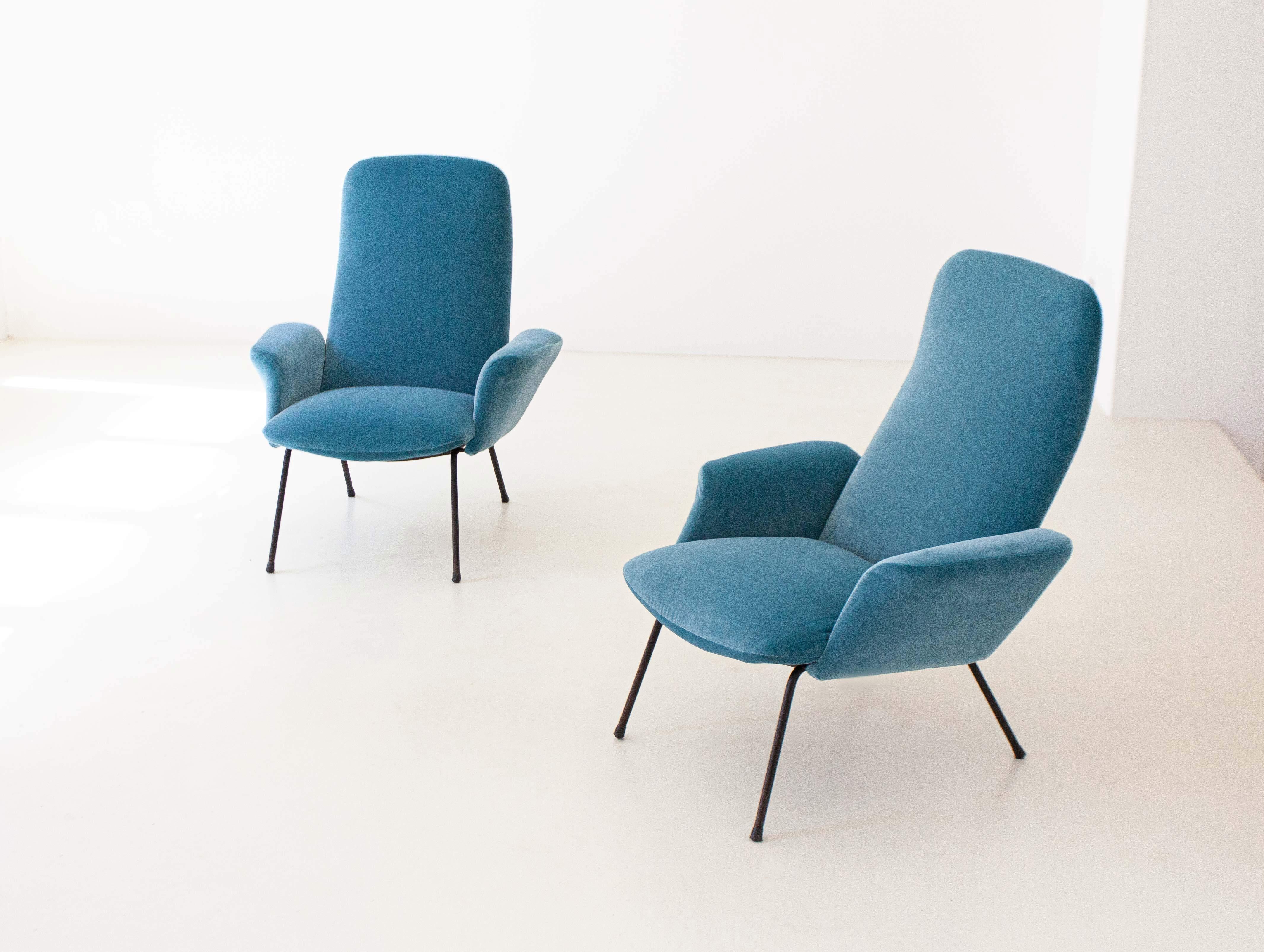 Reupholstered Pair of Rare Italian Light Blue Velvet Lounge Chairs, 1950s In Good Condition In Rome, IT