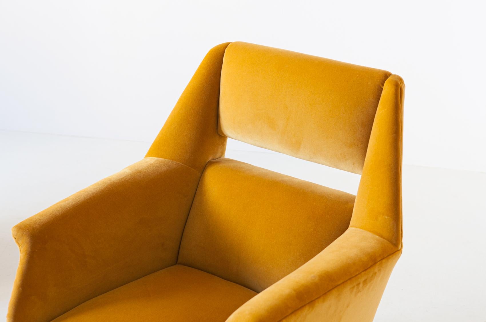 Reupholstered Rare Italian Senape Velvet Lounge Chairs by Gigi Radice In Good Condition In Rome, IT