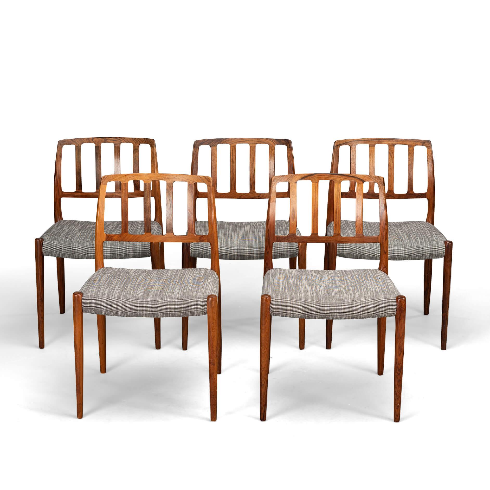 Dining chair : Model 83
Set off five rare Niels O. Møller rosewood dining Chairs Model 83. Made in Denmark in the 1960s. These beautifully shaped chairs are manufactured by J.L. Møller Mobelfabrik. They are made of solid rosewood and have a great