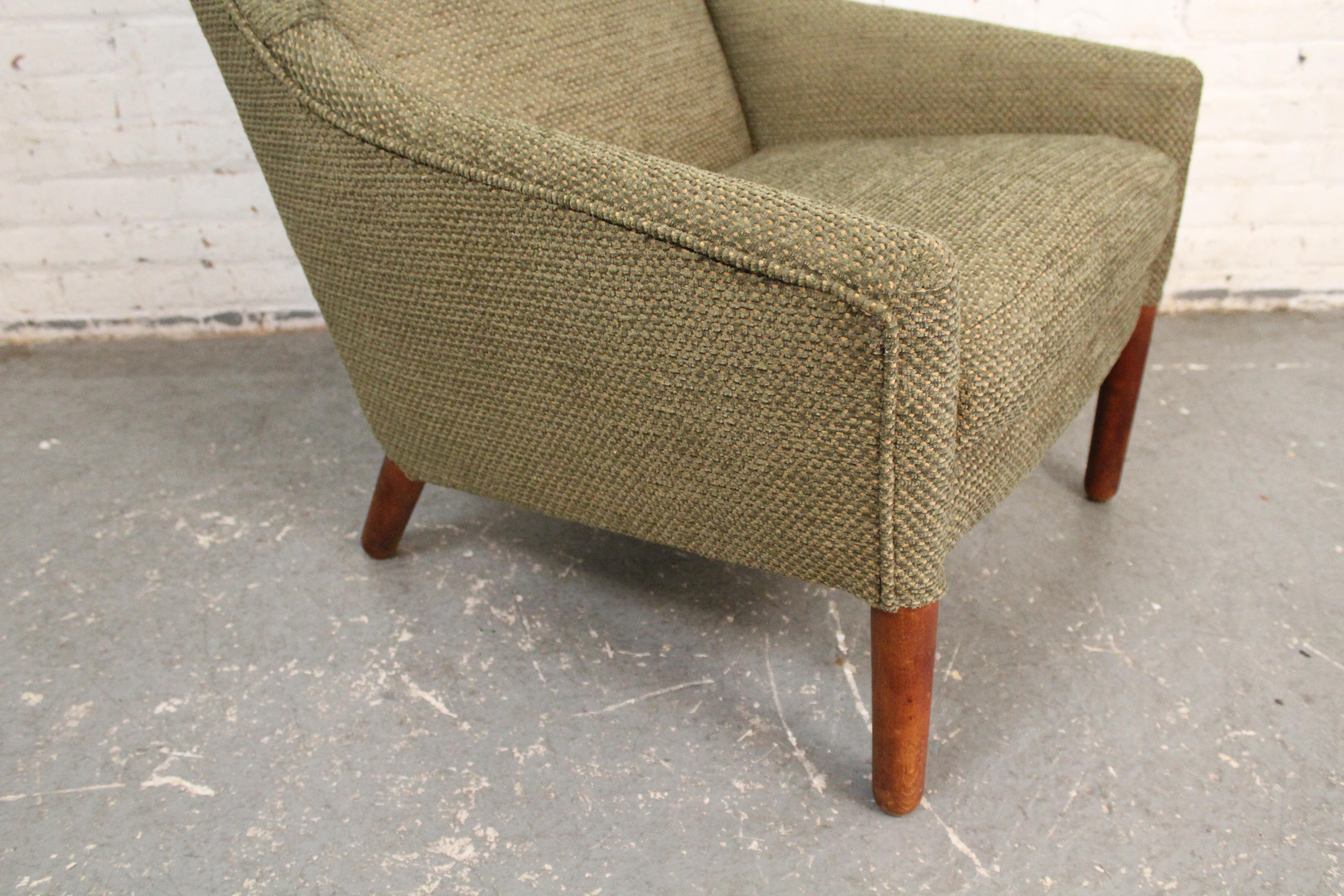 Neu gepolsterter Sage Green Scandinavian Wingback Chair im Angebot 3