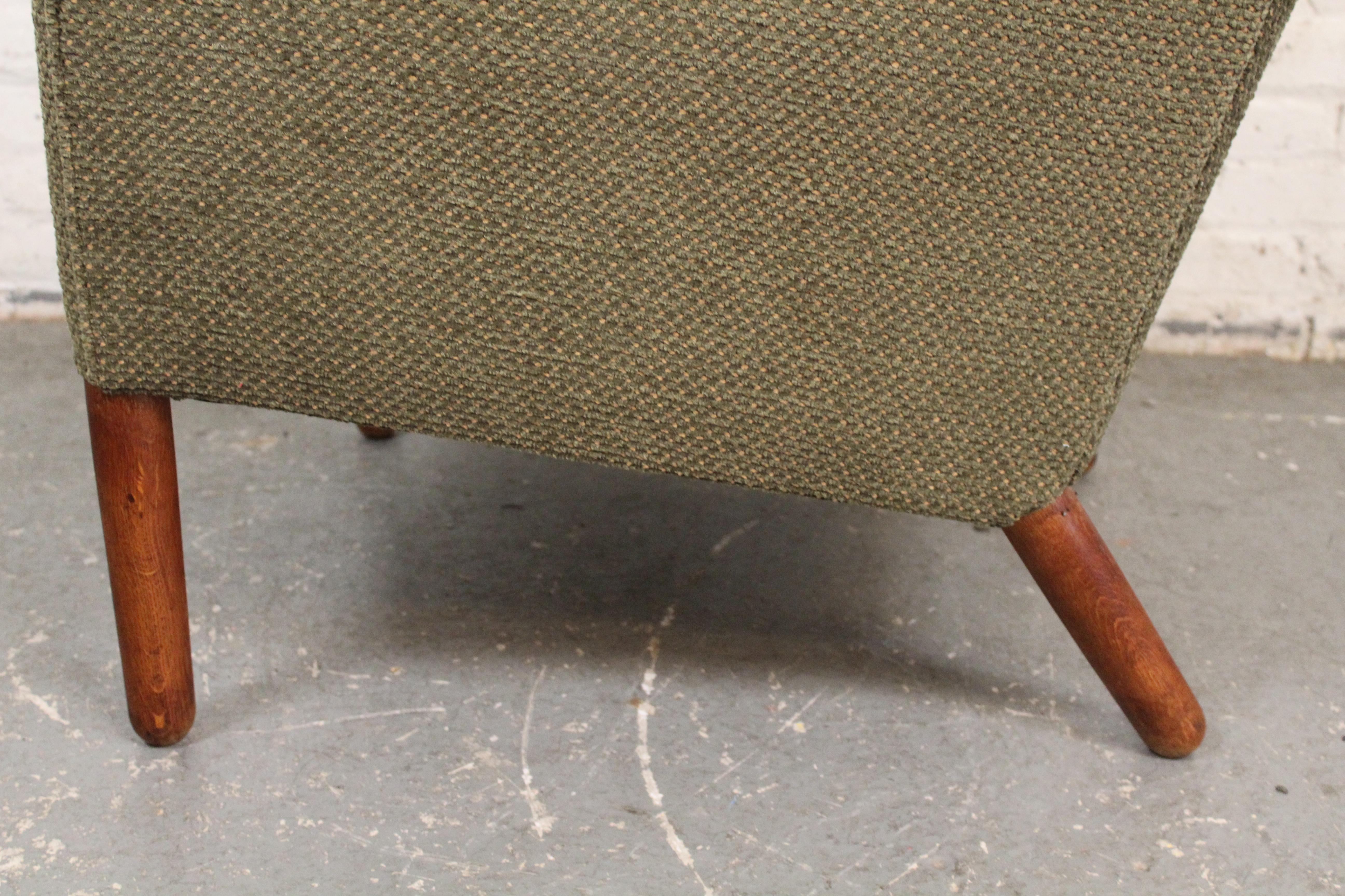 Neu gepolsterter Sage Green Scandinavian Wingback Chair im Angebot 6
