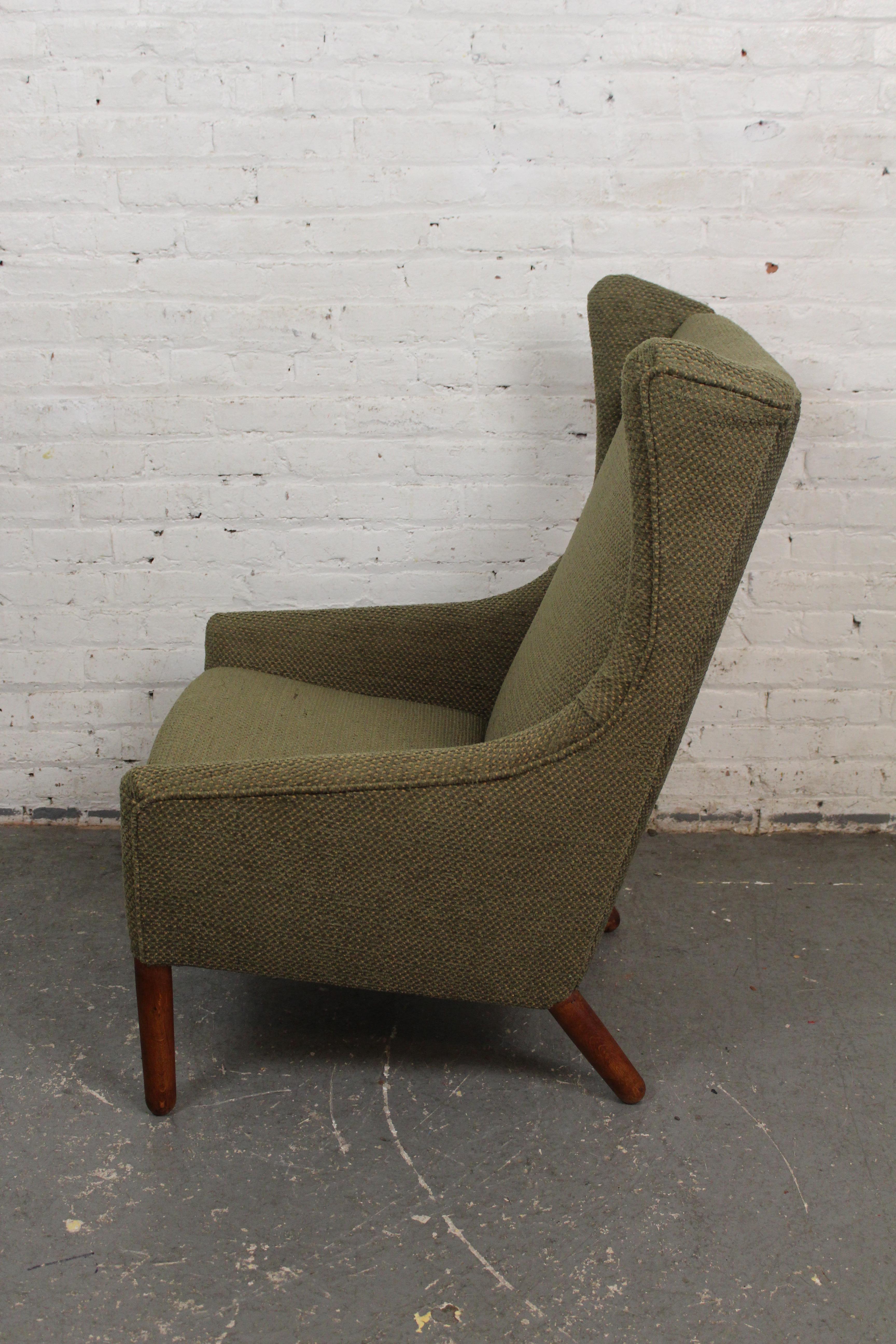 Neu gepolsterter Sage Green Scandinavian Wingback Chair im Angebot 1