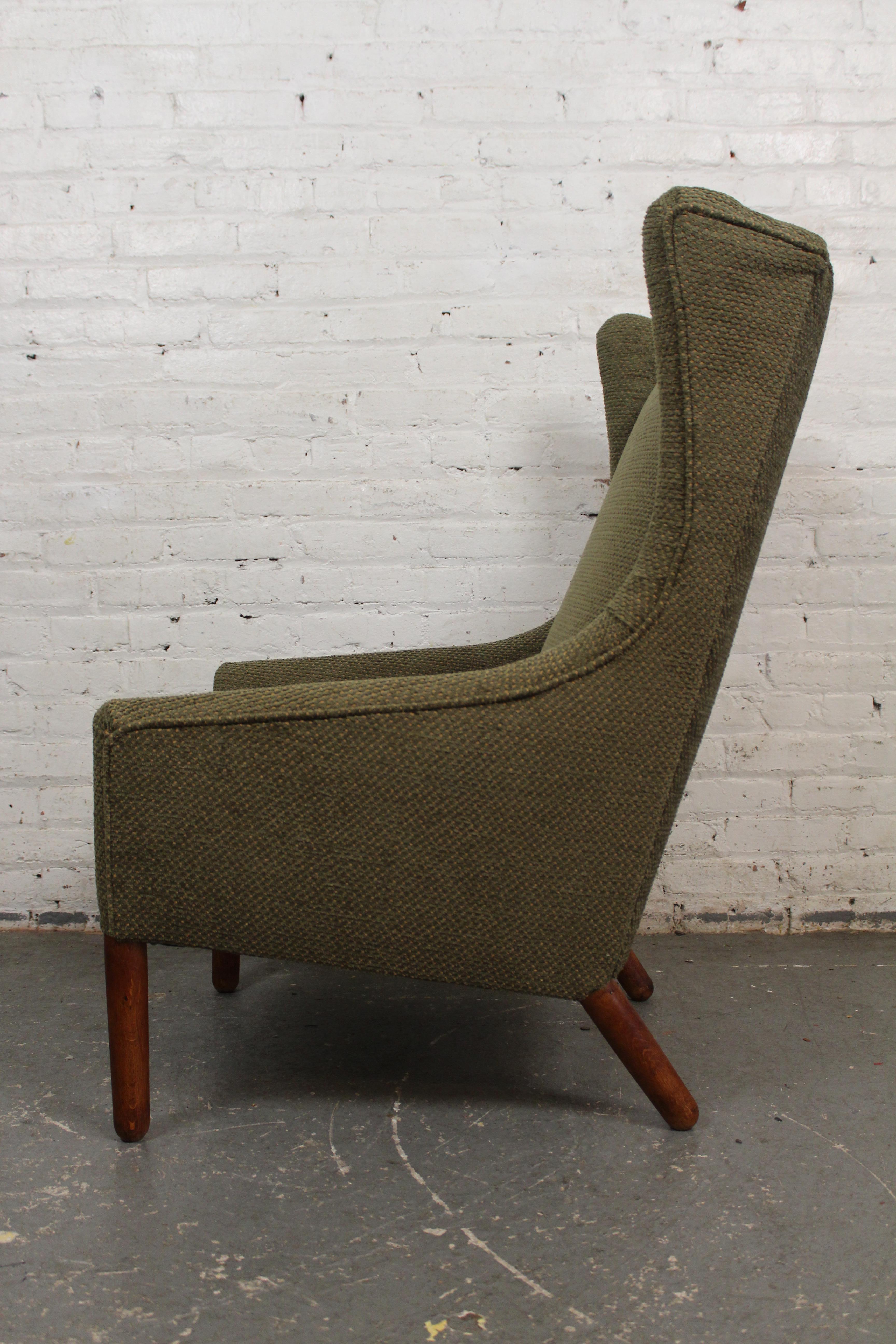 Neu gepolsterter Sage Green Scandinavian Wingback Chair im Angebot 2
