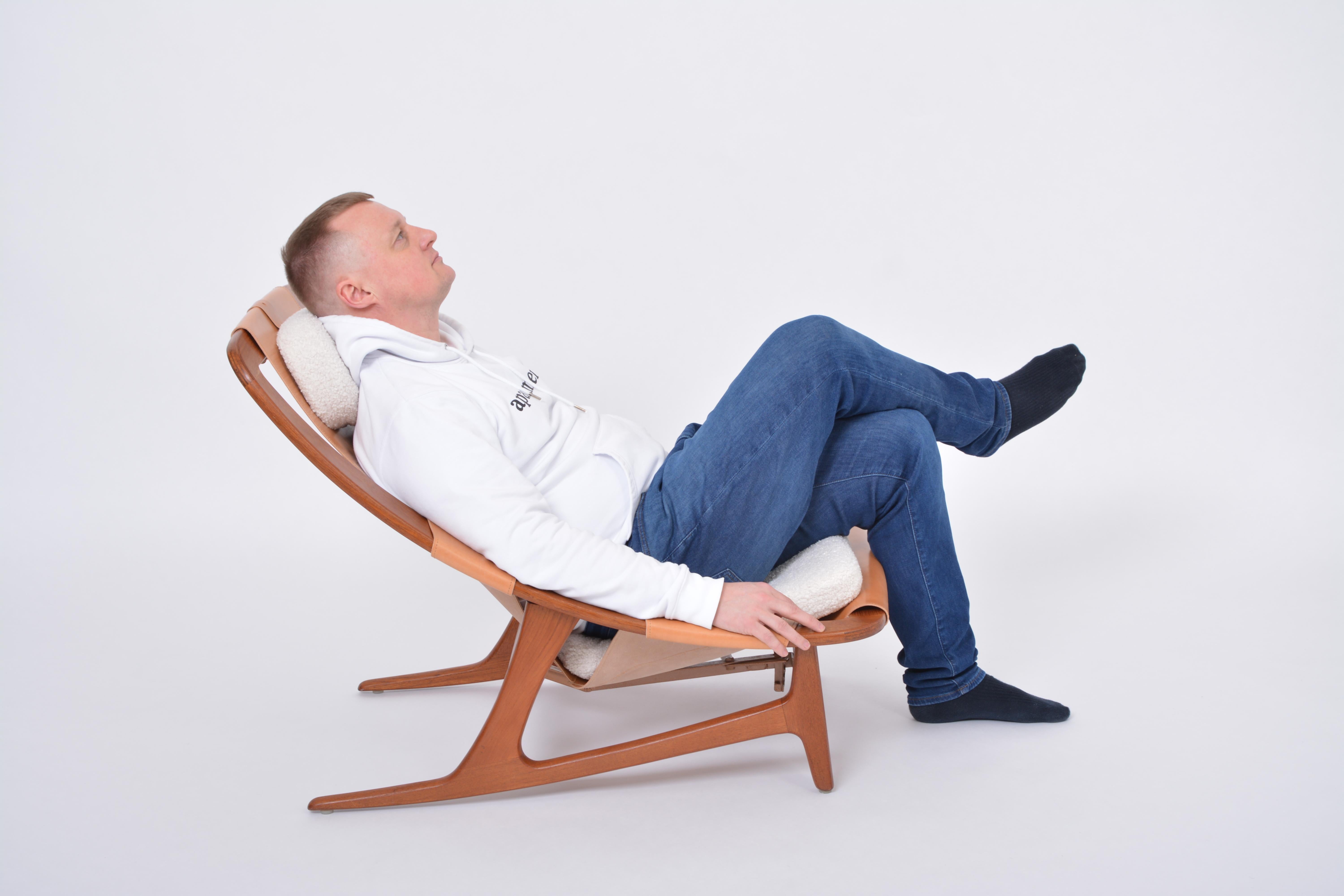 Le fauteuil de salon scandinave Holmenkollen retapissé par Arne Tideman Ruud  en vente 11