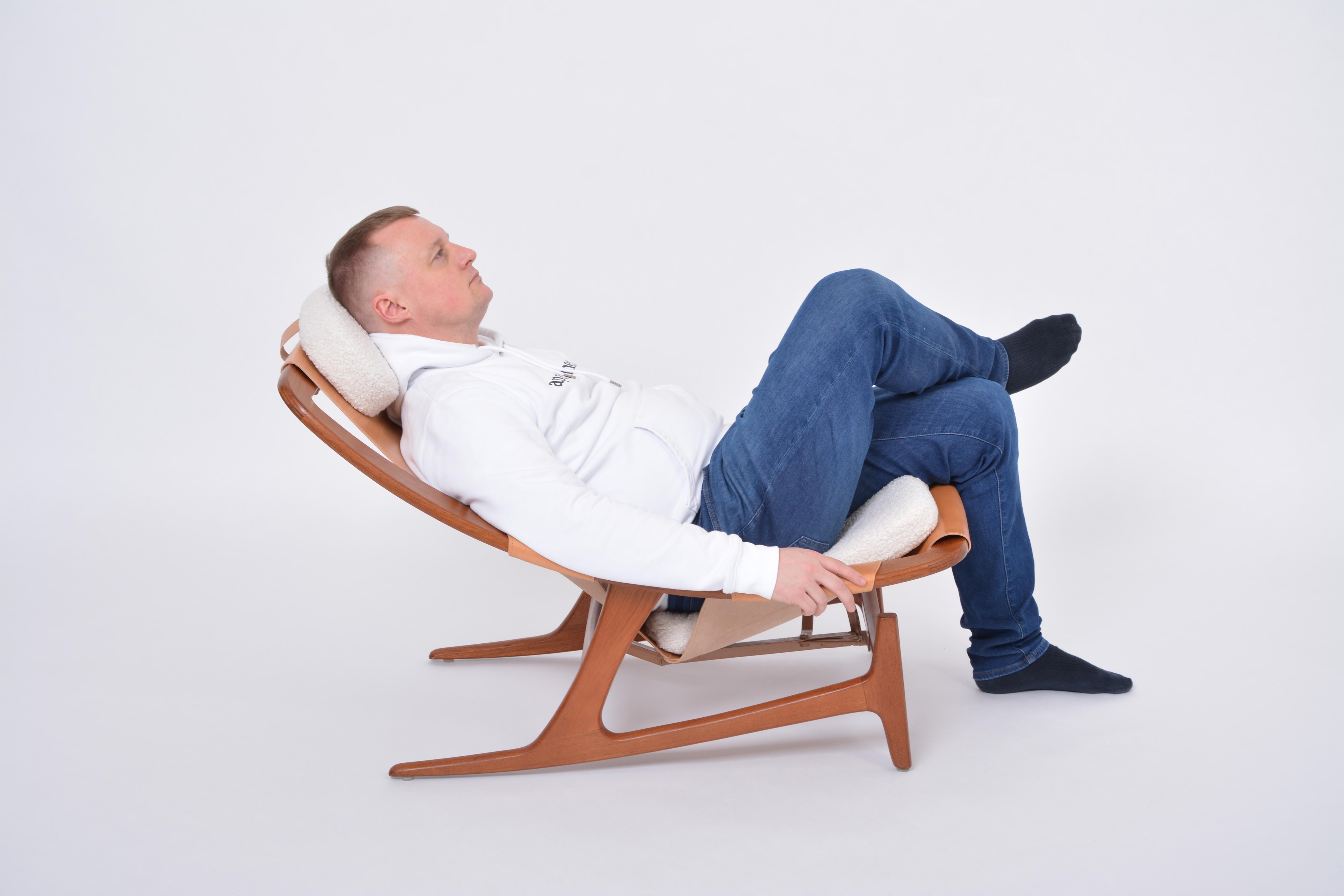 Le fauteuil de salon scandinave Holmenkollen retapissé par Arne Tideman Ruud  en vente 12