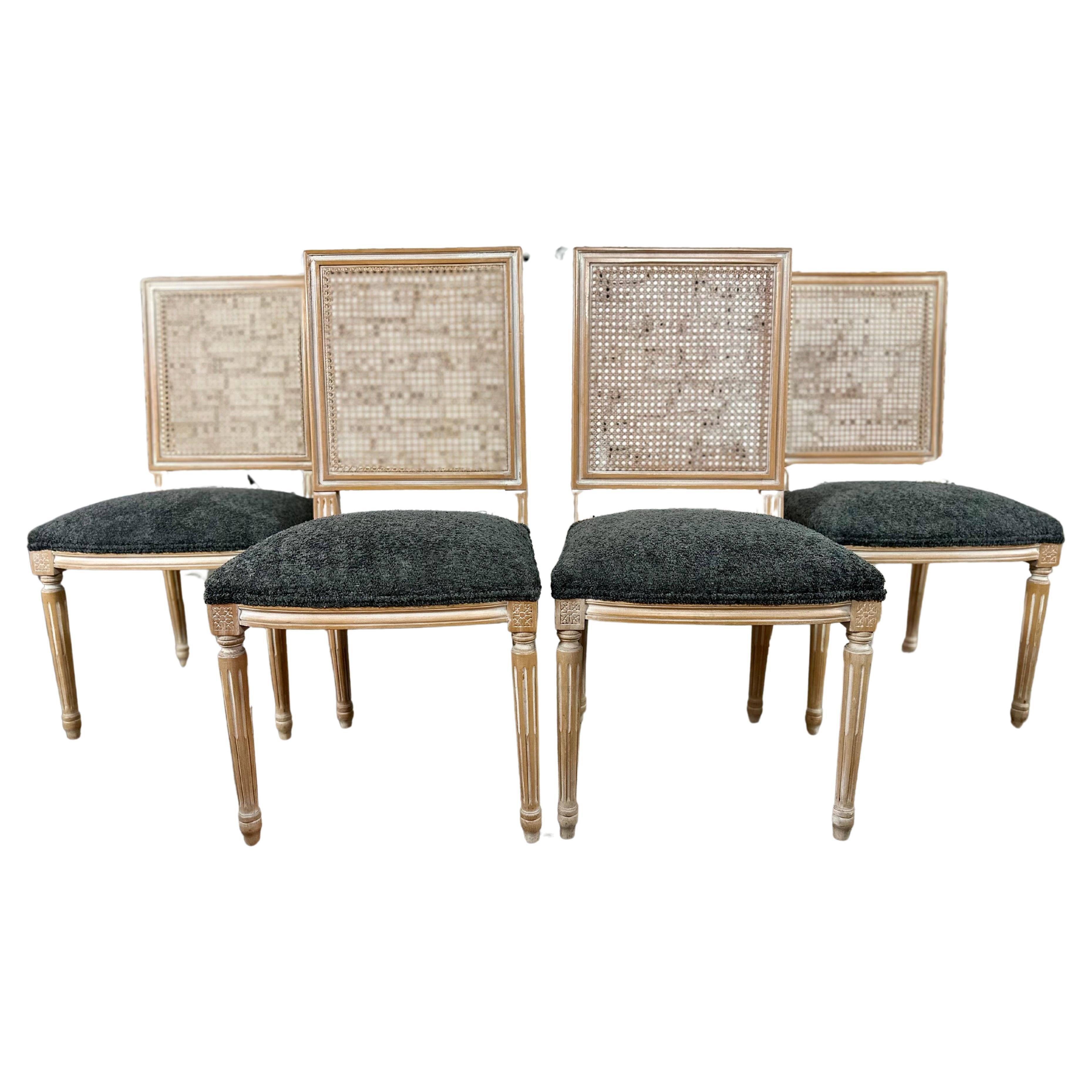Chaises de salle à manger de style Louis XVI à dossier carré, tapissées à nouveau - Lot de 4 en vente