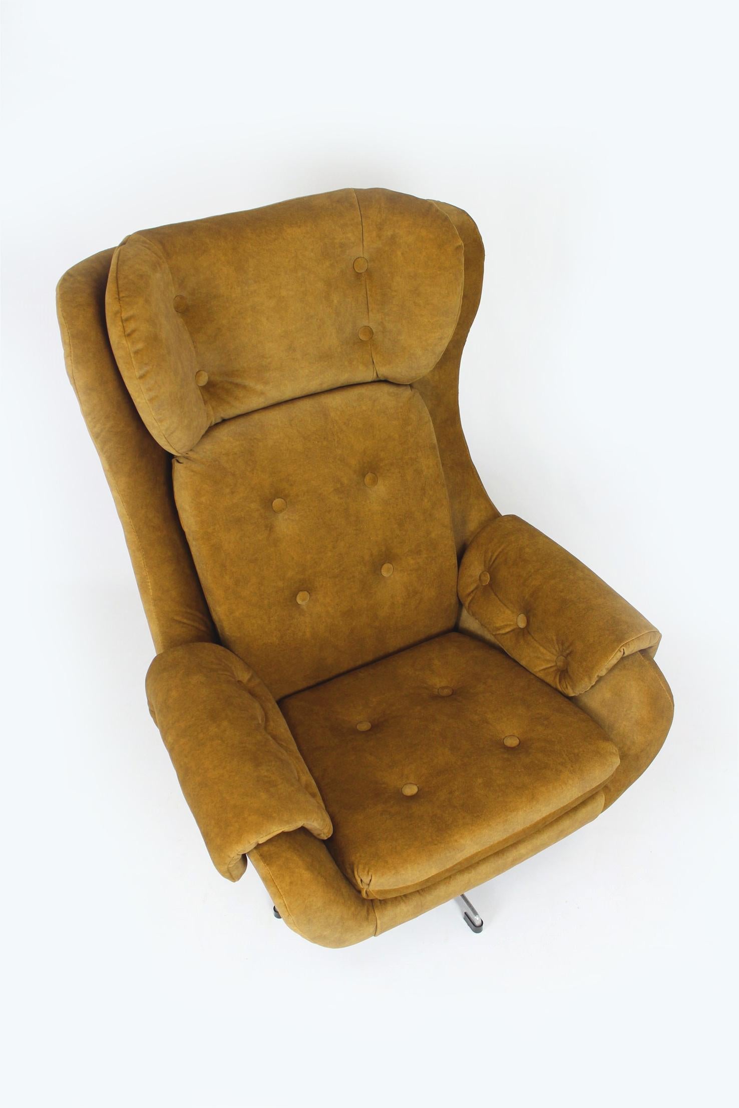 Mid-Century Modern Reupholstered Swivel Lounge Chair from Up Zavody, Czechia, 1970s For Sale