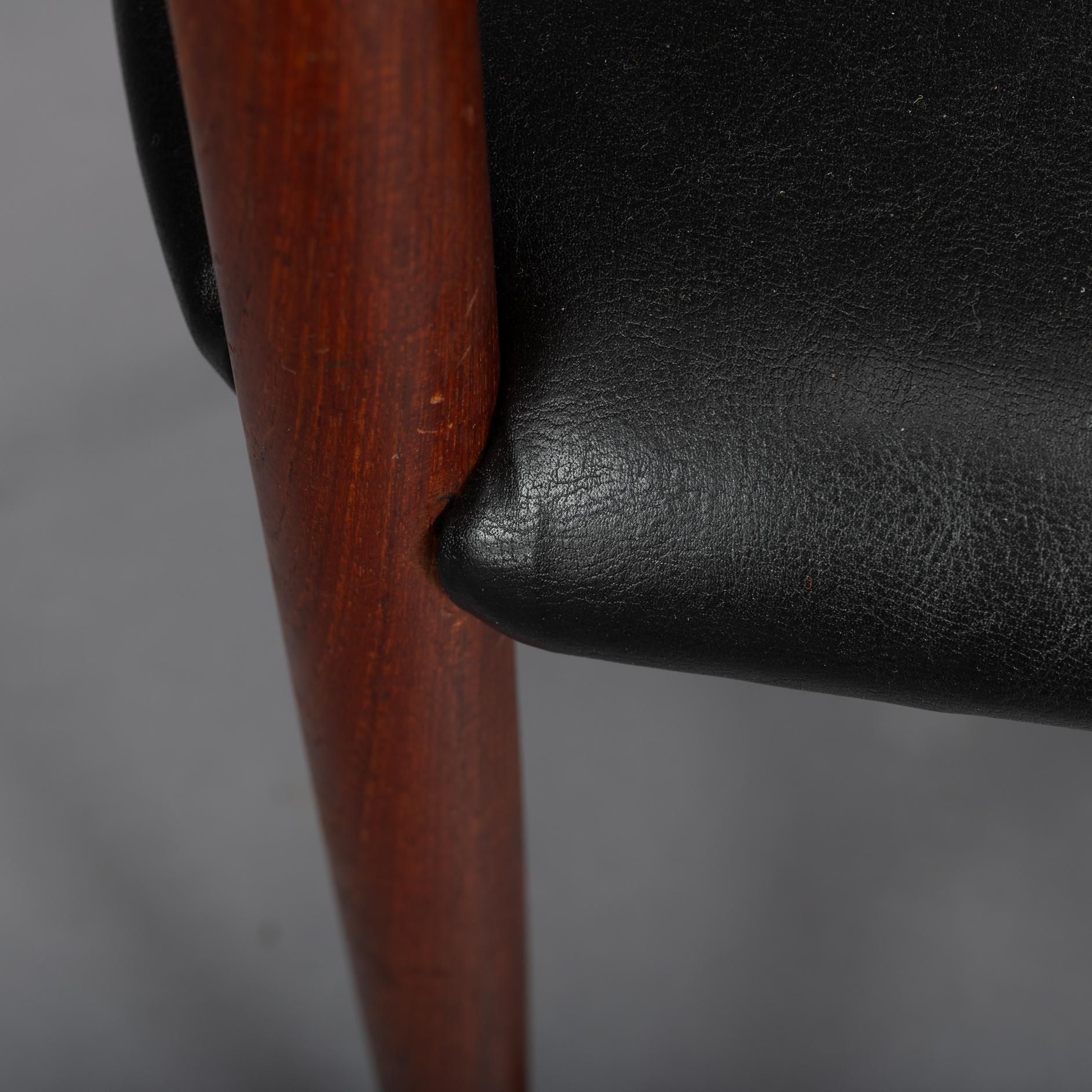 Reupholstered Teak Chair Model # 317 by Peter Hvidt for Soborg Mobel, Set of 4 For Sale 8