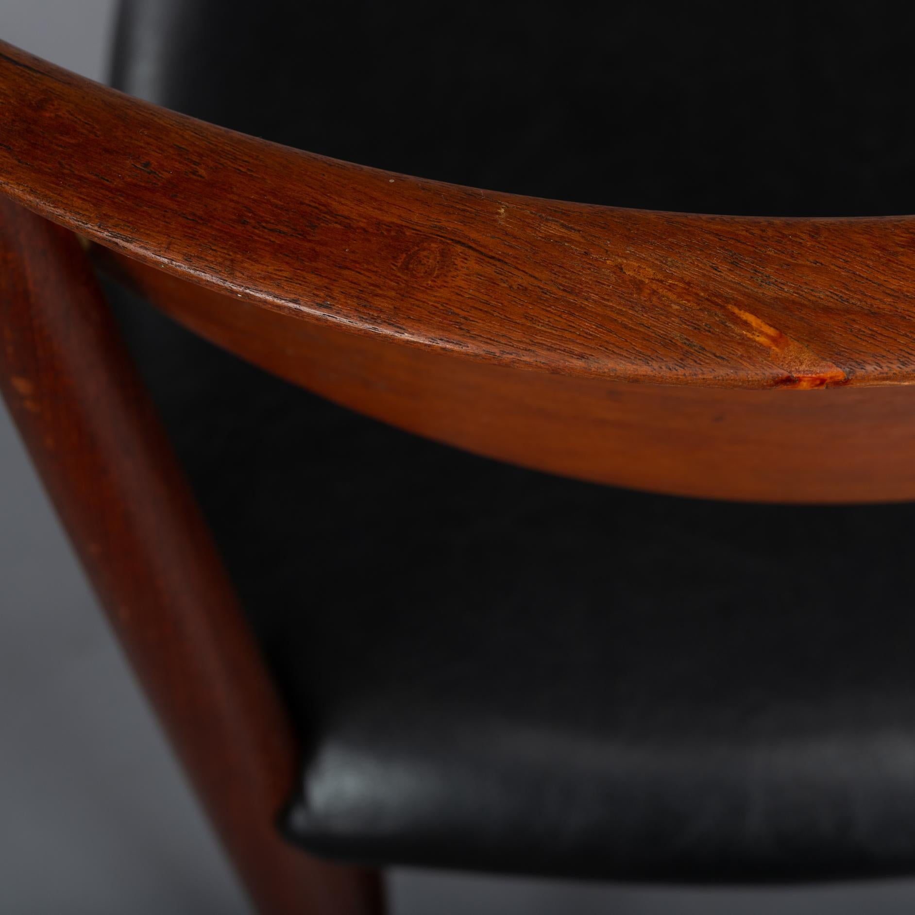 Reupholstered Teak Chair Model # 317 by Peter Hvidt for Soborg Mobel, Set of 4 For Sale 10