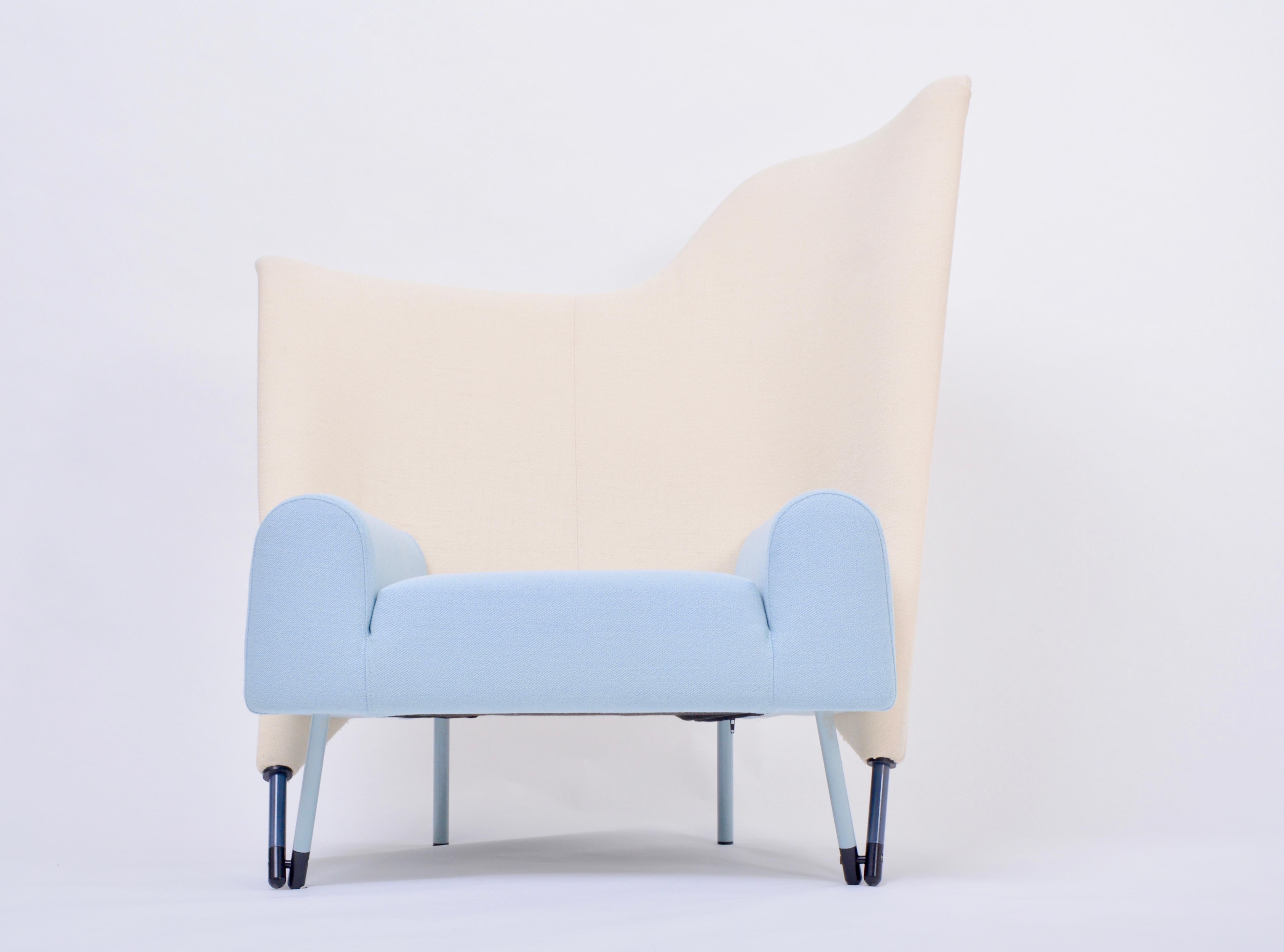 Reupholstered Torso Lounge Chair Designed by Paolo Deganello
The Torso lounge chair was designed by Paolo Deganello in 1982 and was produced for Cassina.
With its' asymmetric and sculptural backrest and two color scheme it is a true statement
