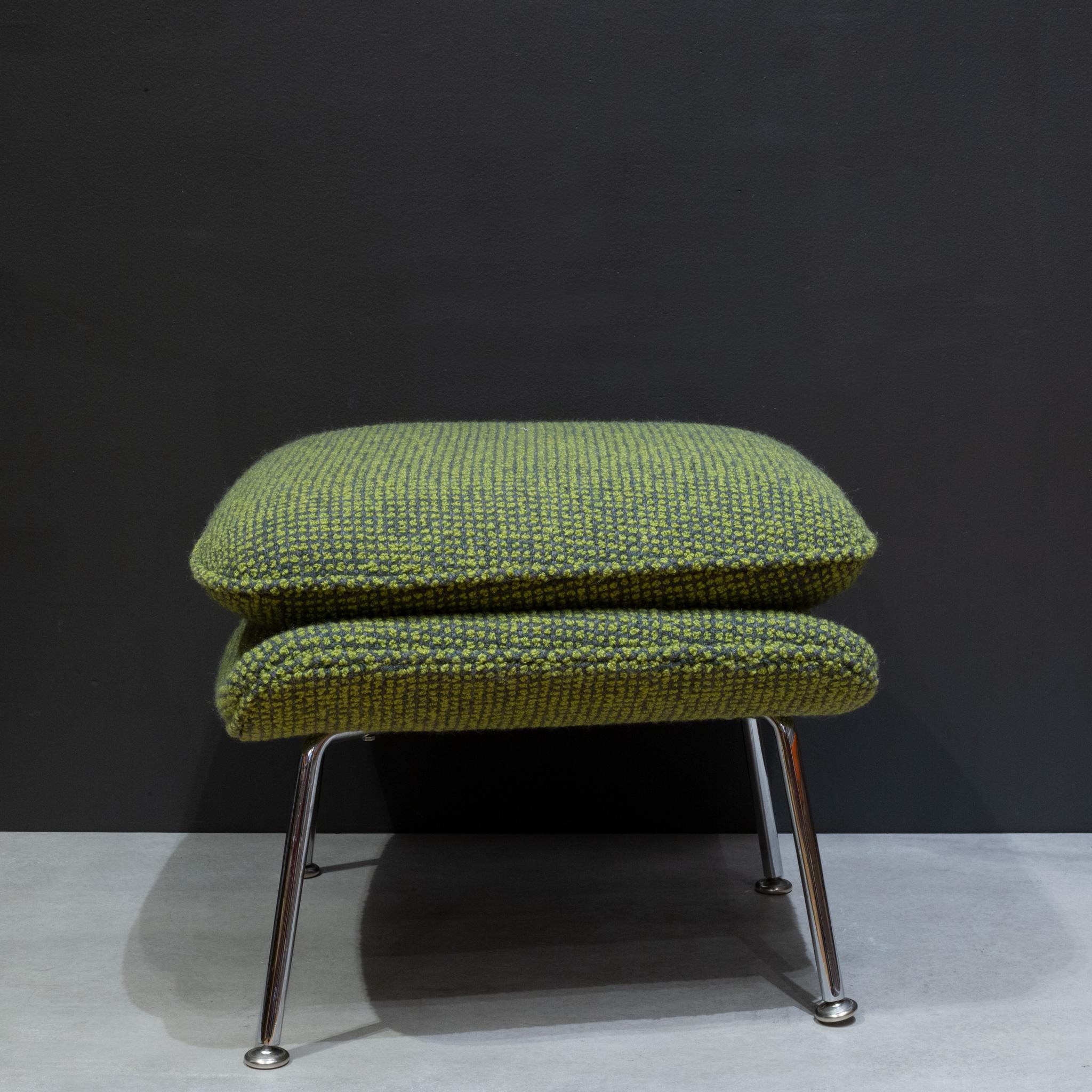 Chaise et pouf Womb retapissés par Eero Saarinen pour Knoll 1