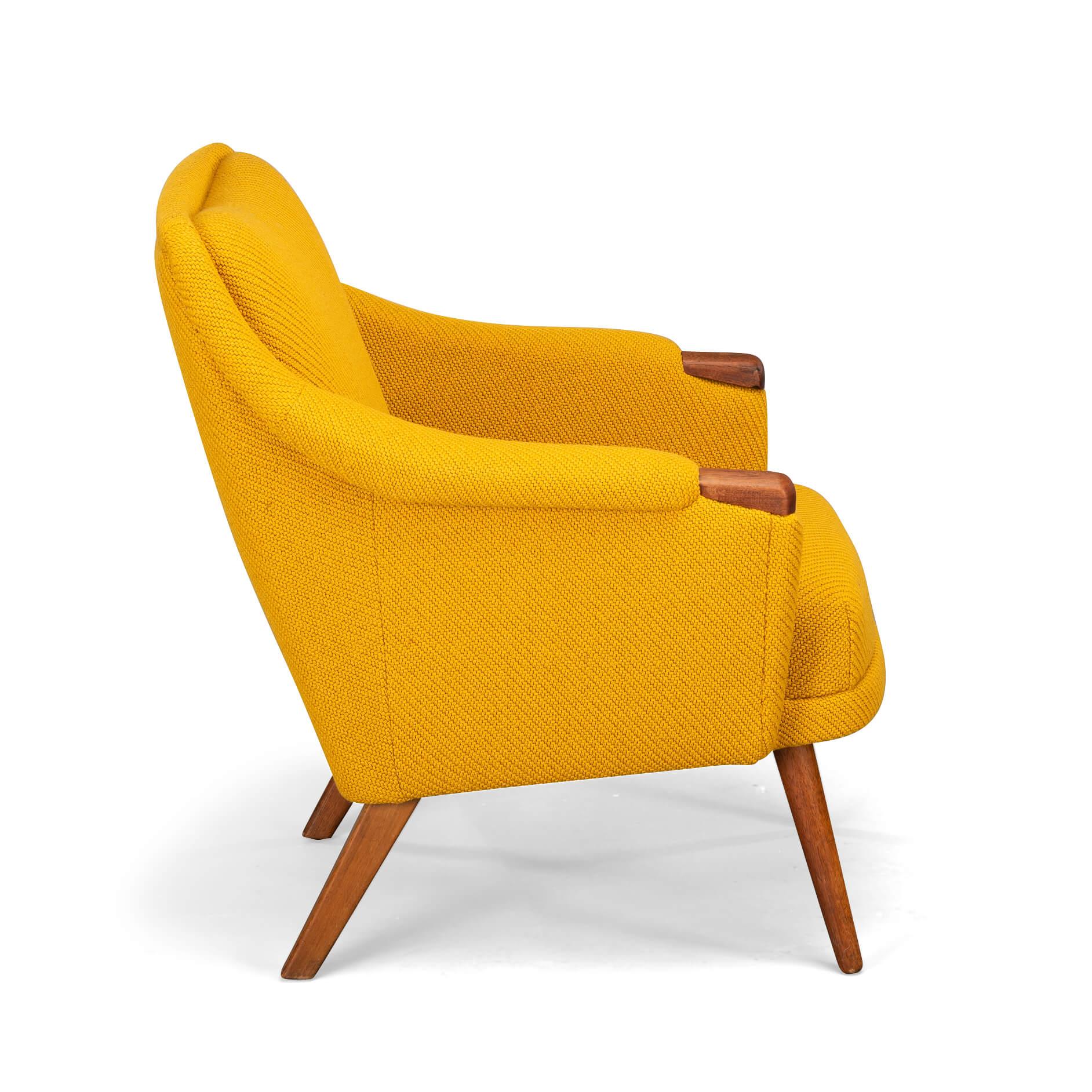 Gepolsterter gelber Sessel von Johannes Andersen für CFC Silkeborg, 1960er Jahre (Moderne der Mitte des Jahrhunderts) im Angebot