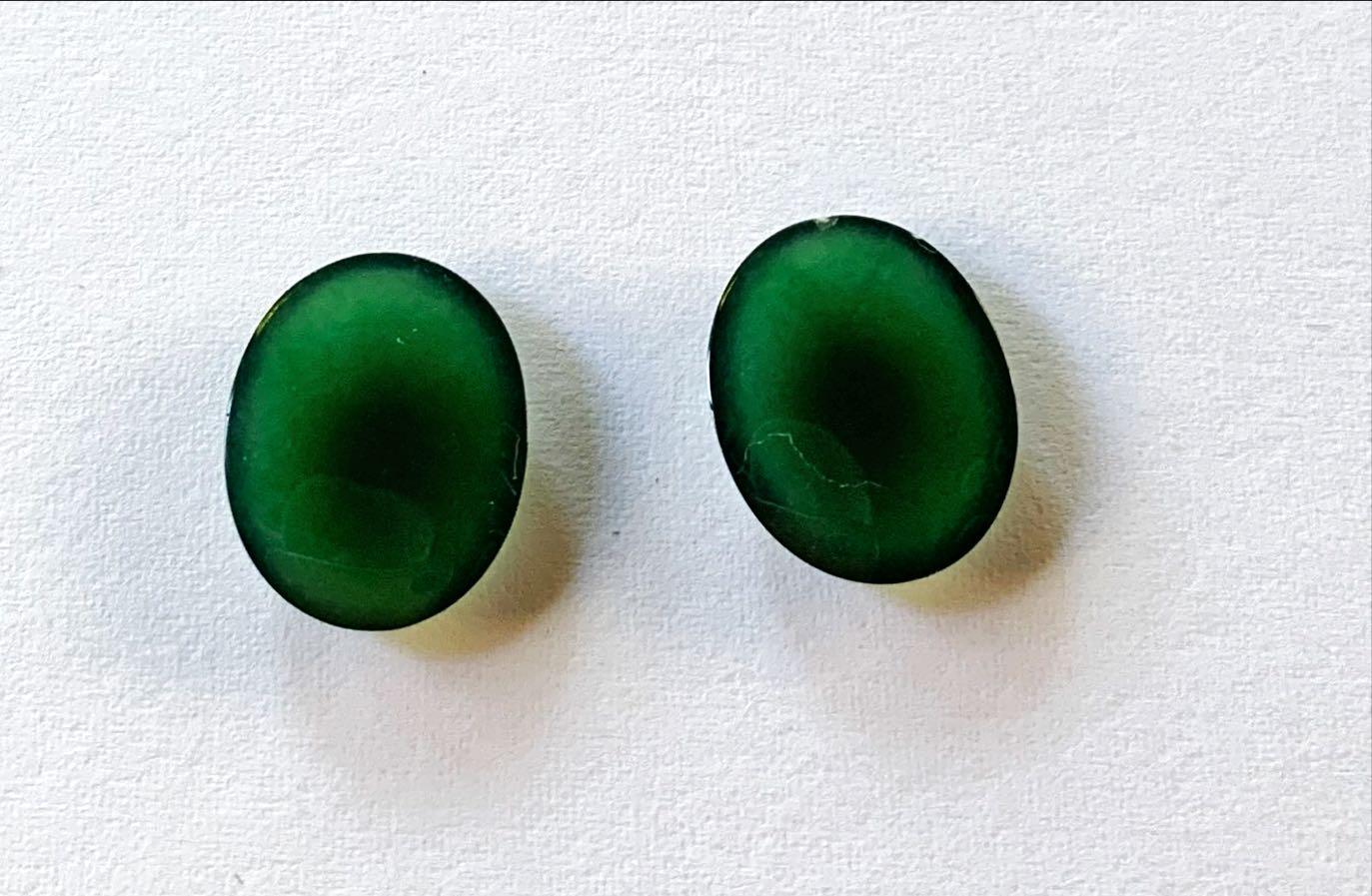 Grüner Rokan Myanmar Jadeit Lose Steine 2pcs 4.3/4,6 ct Grade A #1 (Ungeschliffen) im Angebot