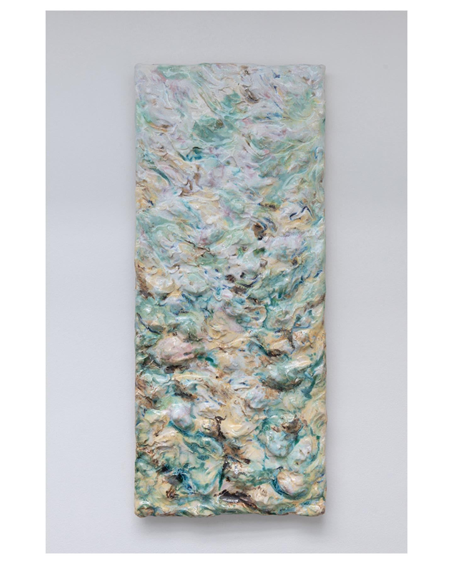 Revelate wall sculpture by Natasja Alers, 2021
Dimensions: 40 x 95 cm
Material: ceramics, glazes

Visual artist Natasja Alers (The Hague, 1987) graduated from the Gerrit Rietveld Academy in the field of ceramics. Alers makes casts of human body