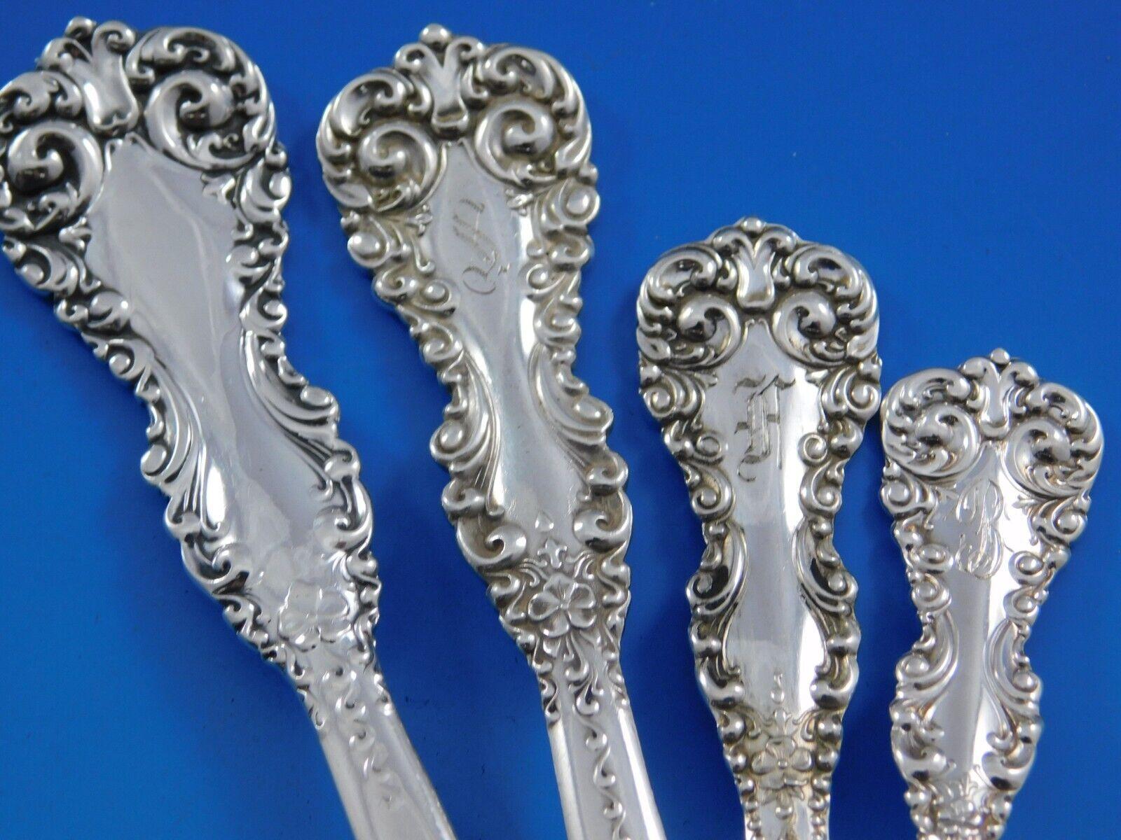 Seltene Dinner Size Revere by International c1898 Sterling Silber Besteck, 63 Teile. Dieses Set enthält:

12 Dinner Size Messer mit versilberten stumpfen Klingen, 10