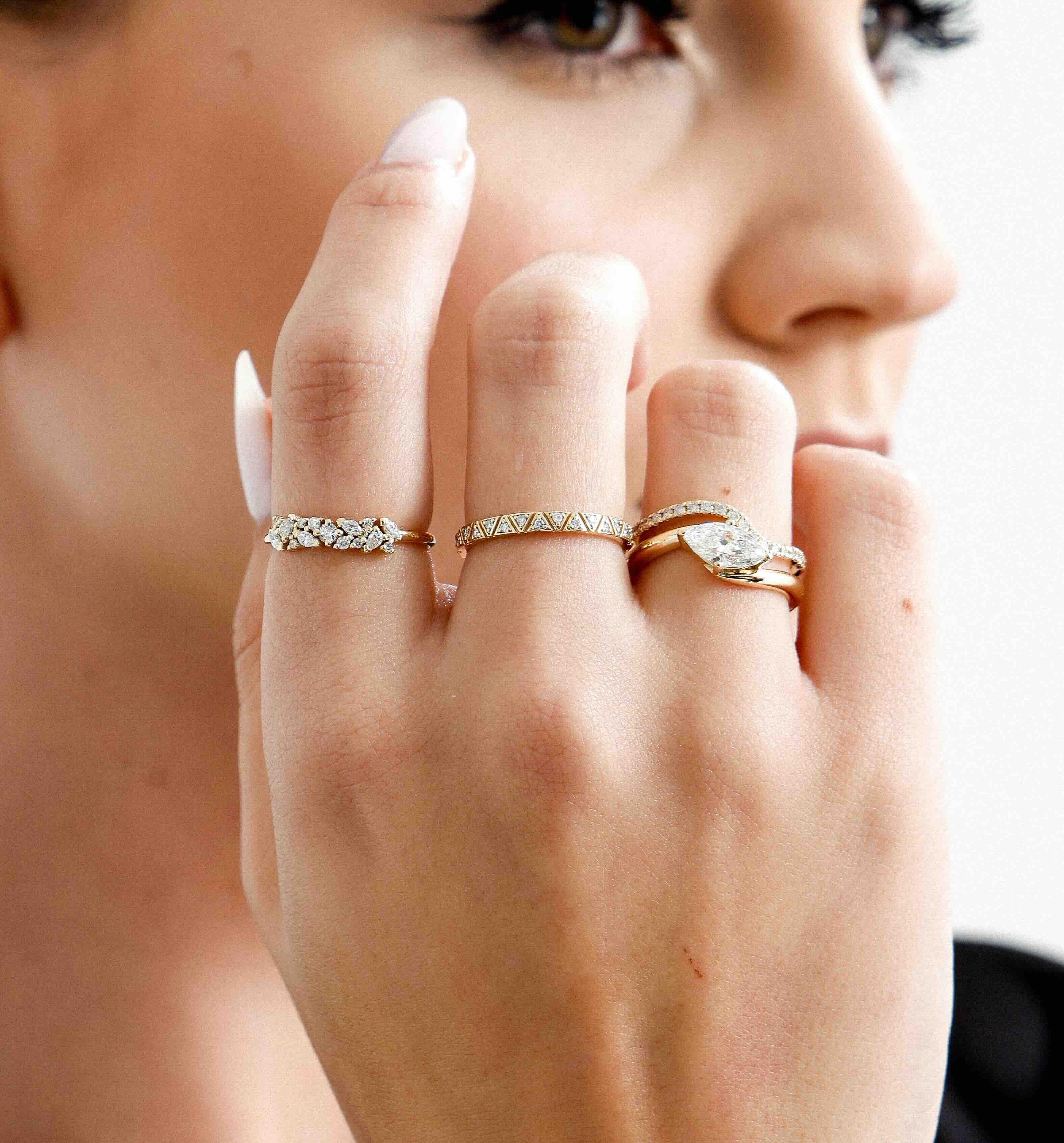 in vendita:  Anello Reverie con diamanti a grappolo 4