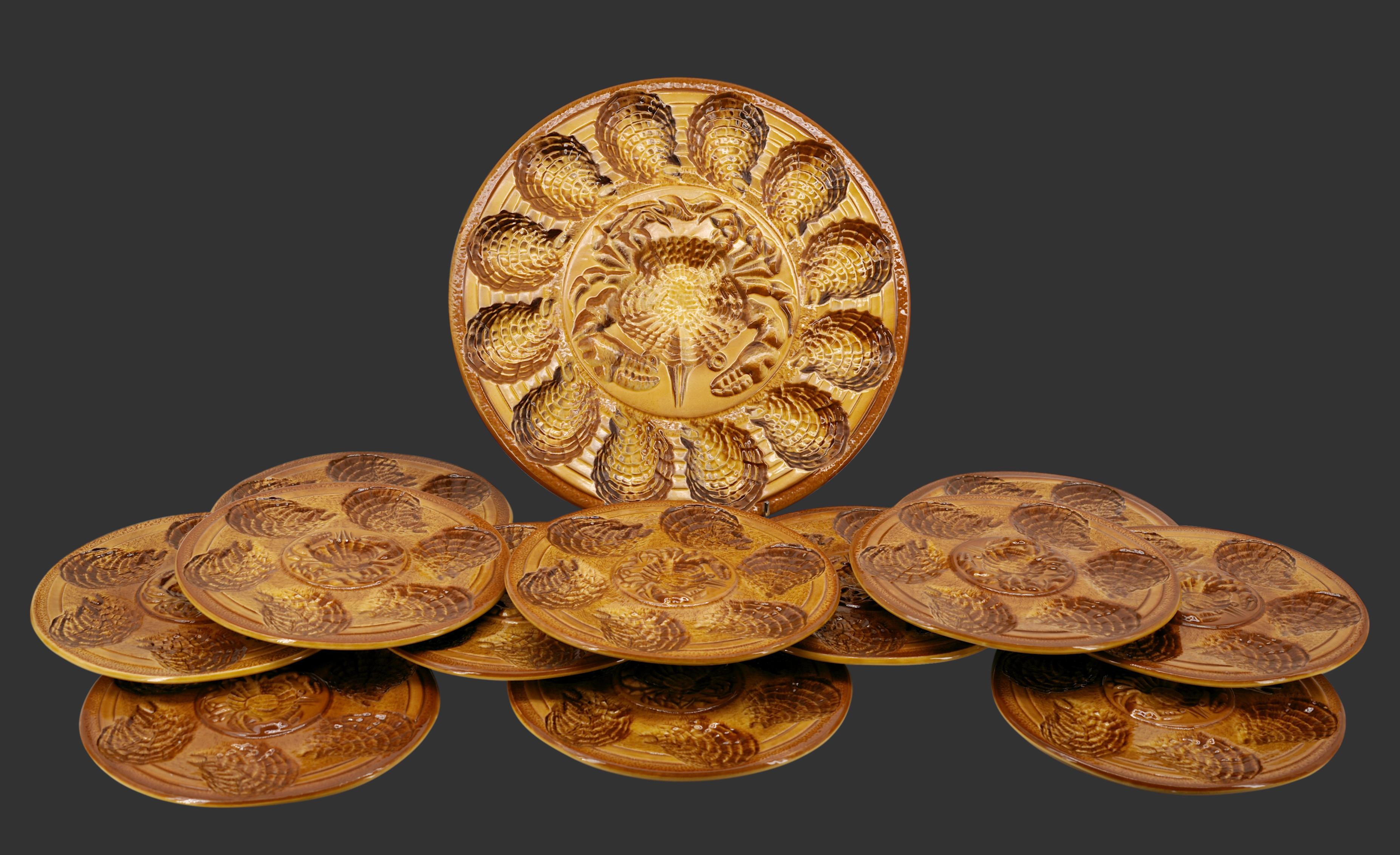 French Mid-century stoneware oyster set by REVERNAY (Digoin), France, 1960s. 1 platter and 12 plates. Platter : 38x3 cm - 15x1.2 in.. Plates : 25x2.5 cm - 9.85x1 in. Each piece stamped 