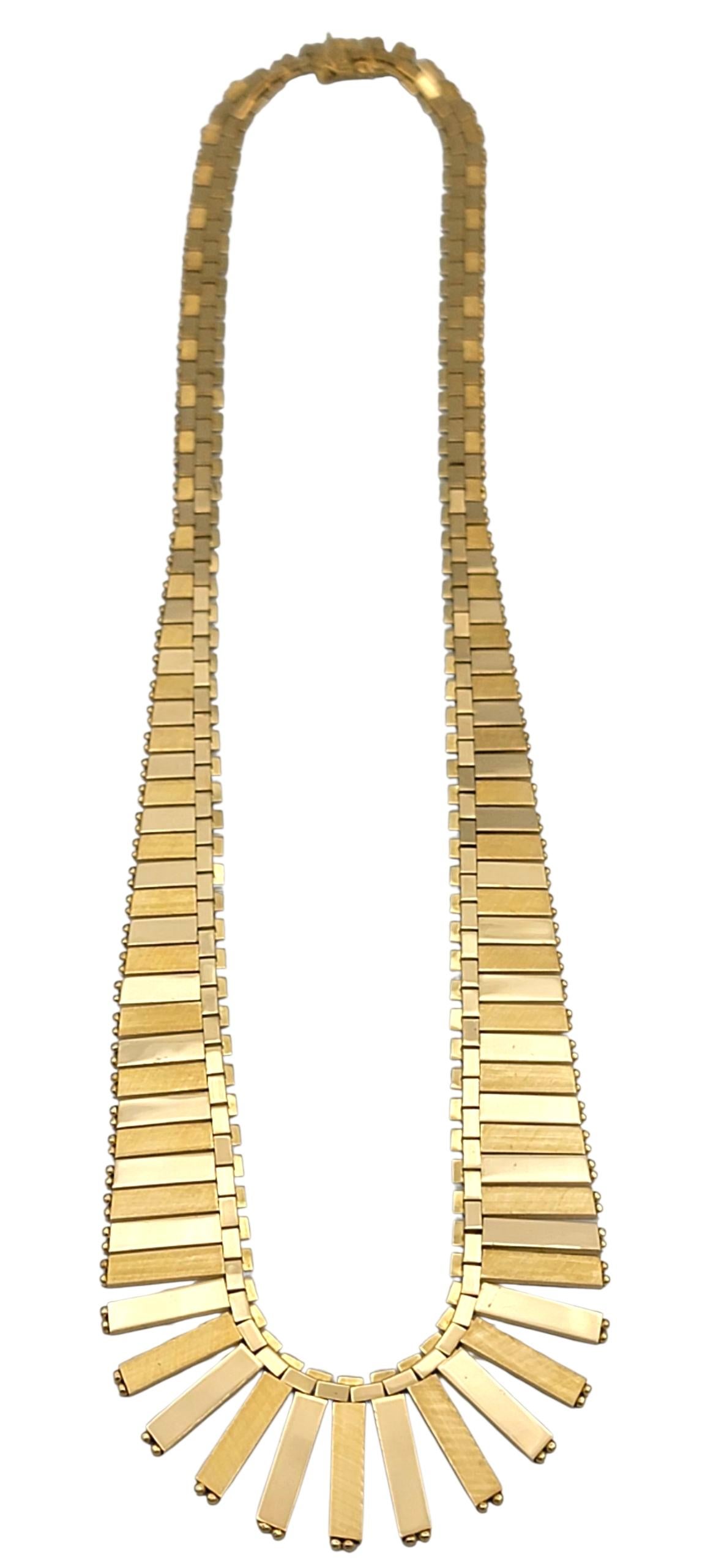Reversable Graduated Link Bib Style Necklace in Polished 18 Karat Yellow Gold For Sale 1