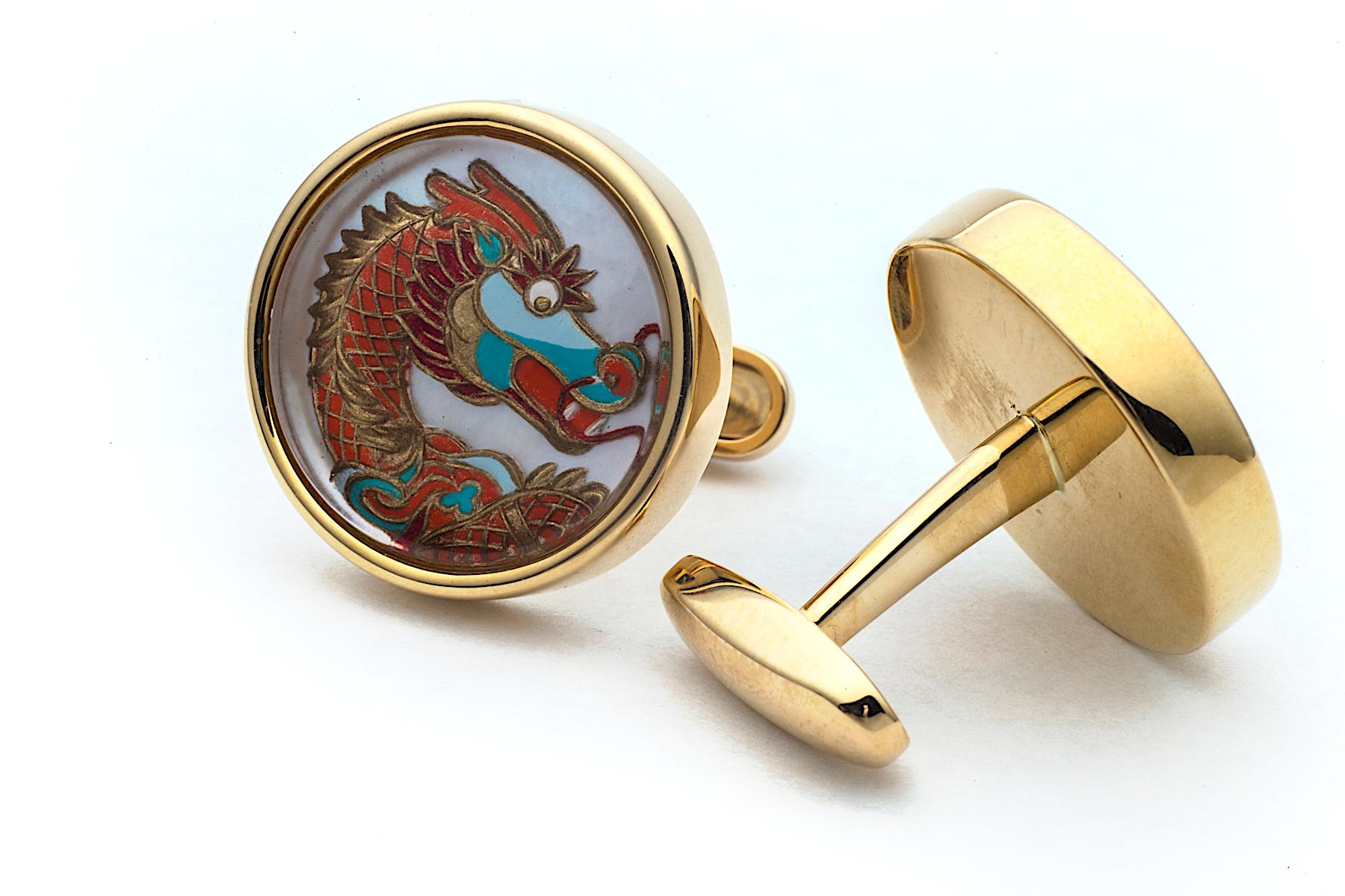Reverse Carved Rock Crystal and Mother-of-Pearl Dragon Cufflinks In New Condition In Greenwich, CT