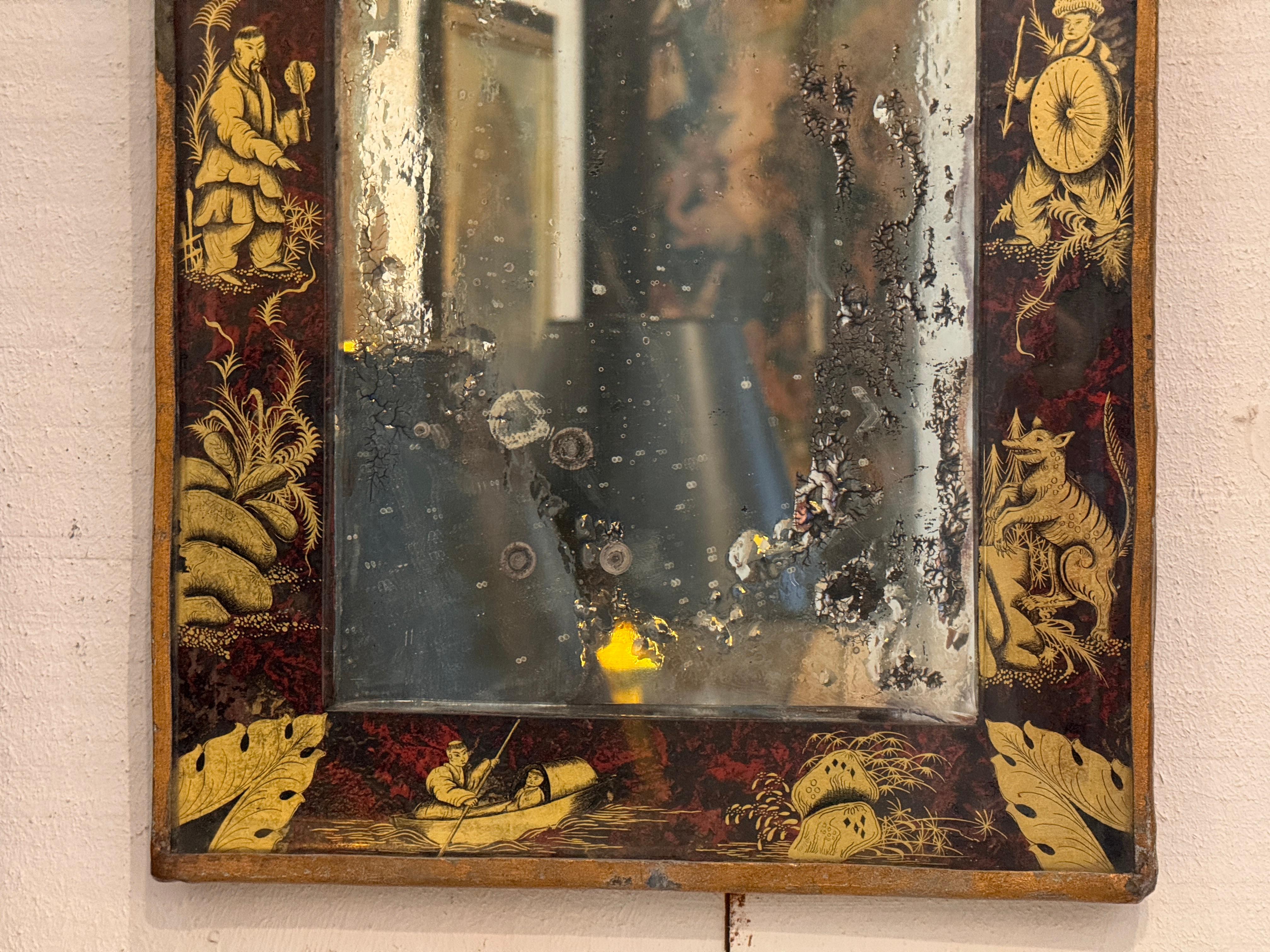 Specchio in vetro rovesciato con decorazione a cineserie In condizioni buone in vendita a Charlottesville, VA