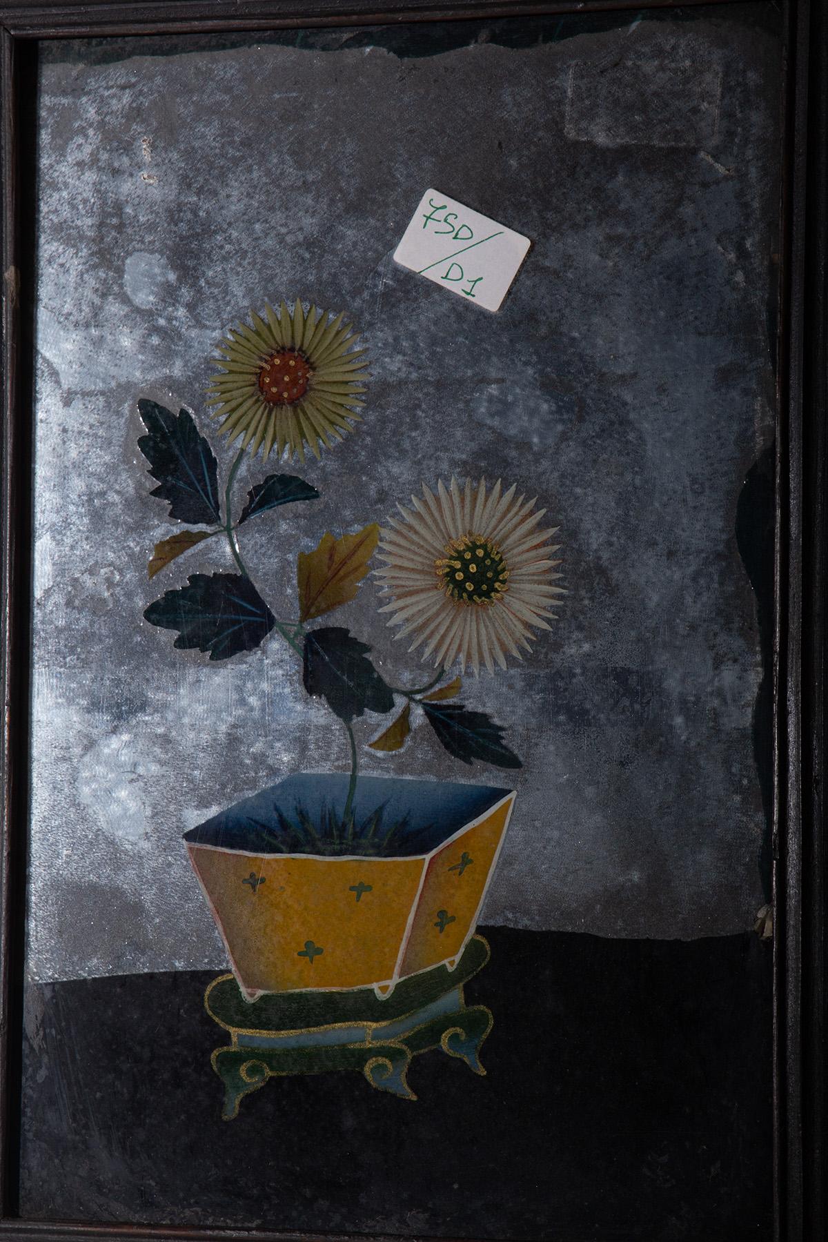 Peinture sur verre inversé avec chrysanthèmes jaunes Bon état - En vente à Milano, IT